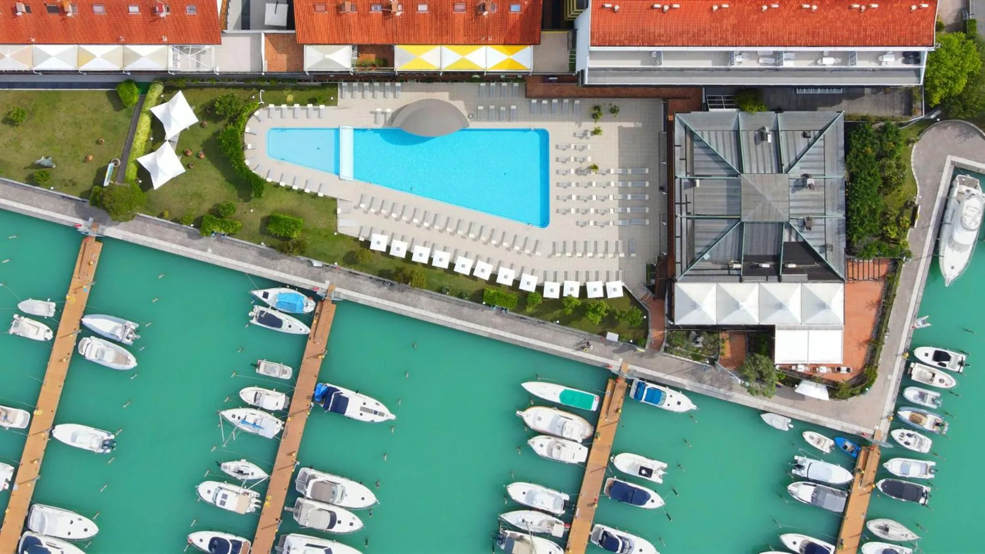 Swimming pool in Hotel Marina Uno