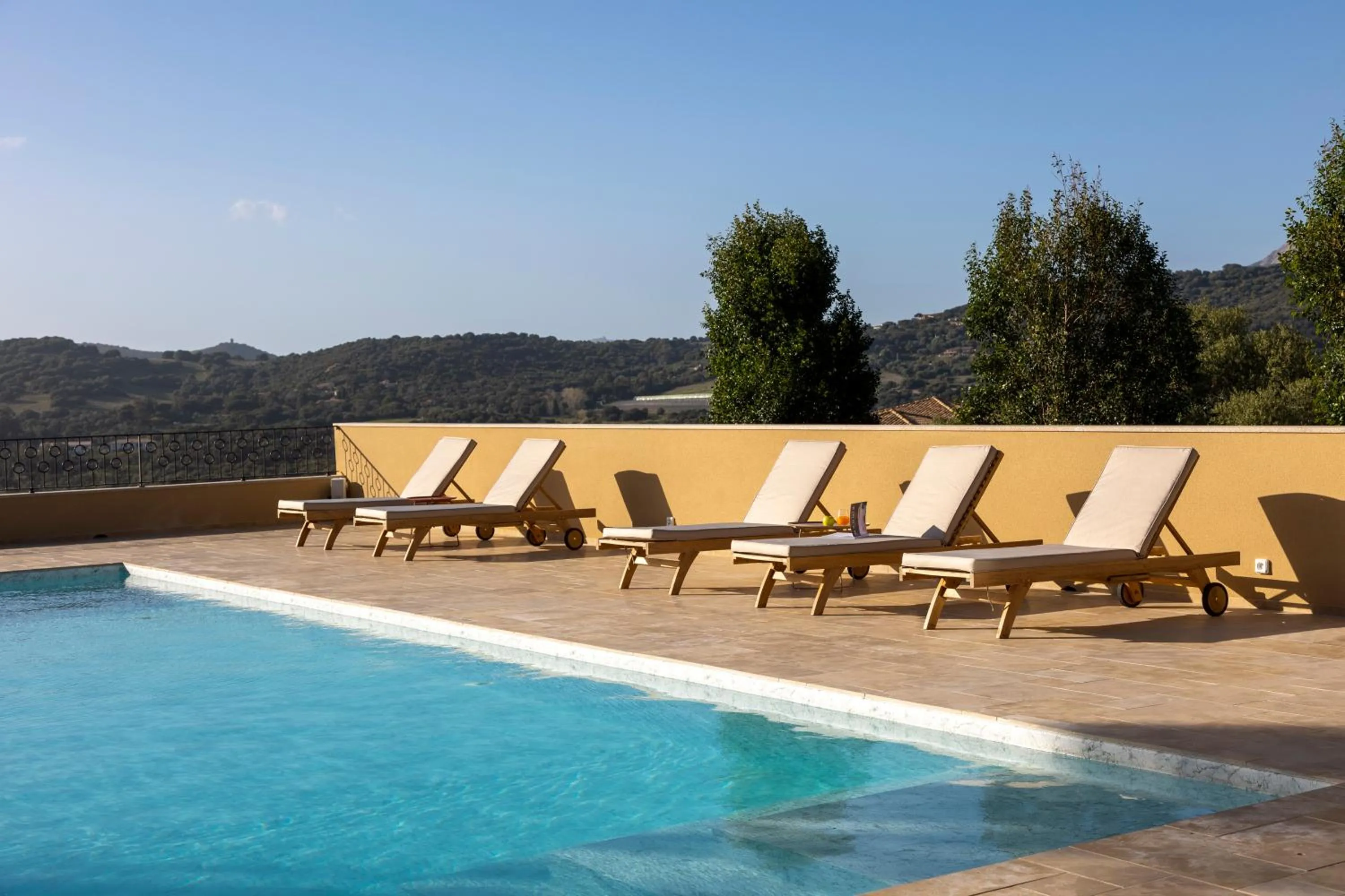 Swimming pool in Résidence Omigna