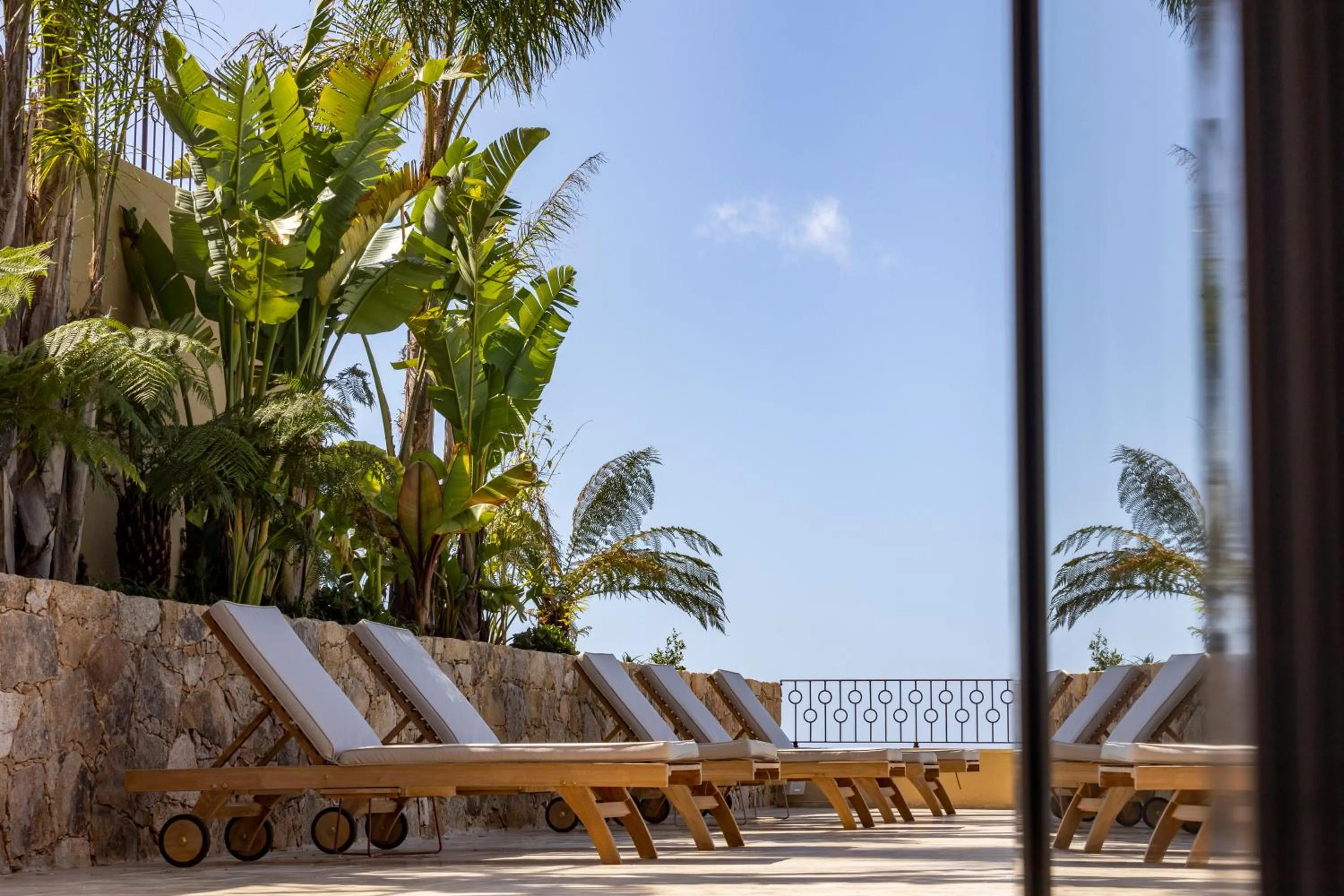 Swimming pool in Résidence Omigna