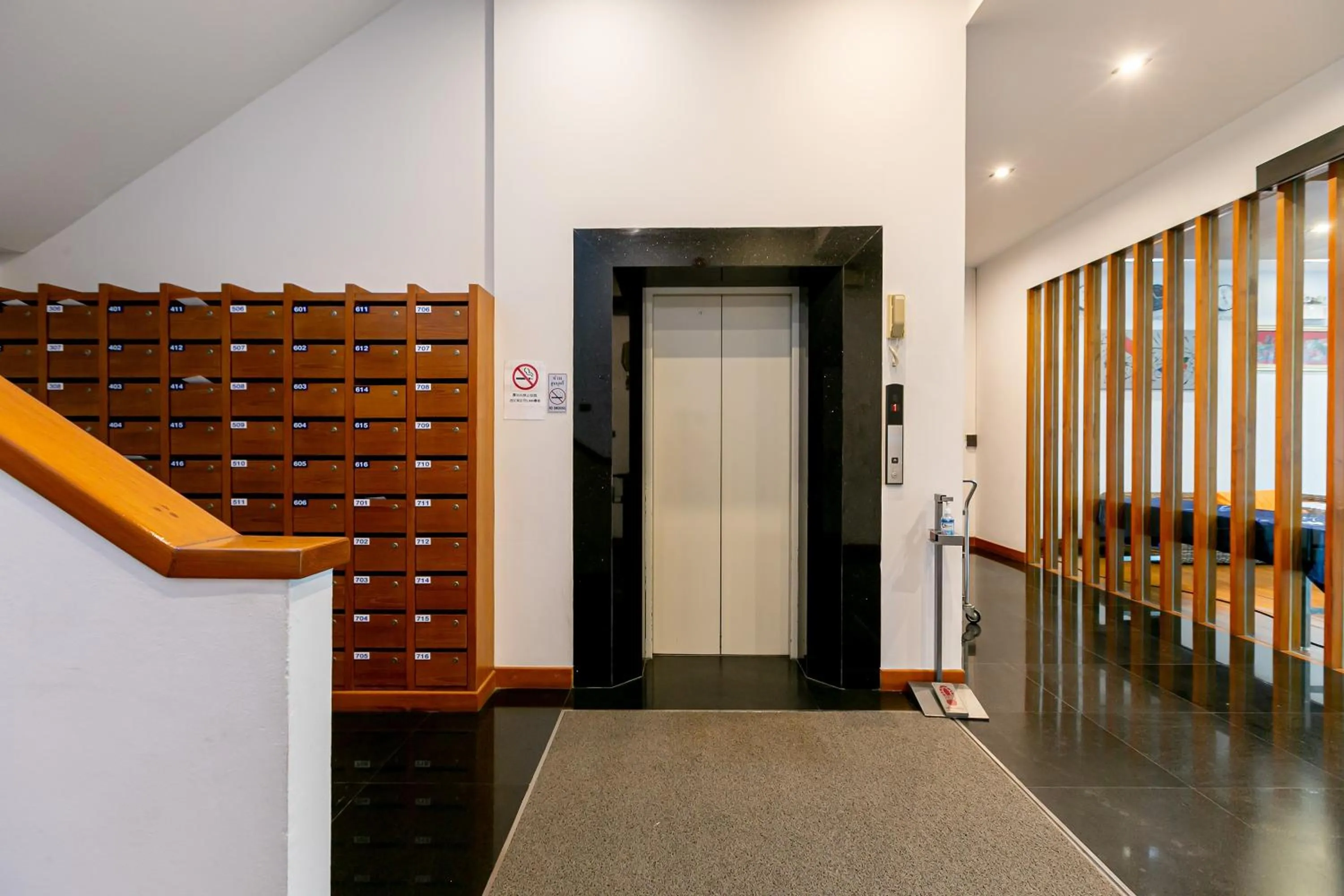 elevator in Farthai Residence