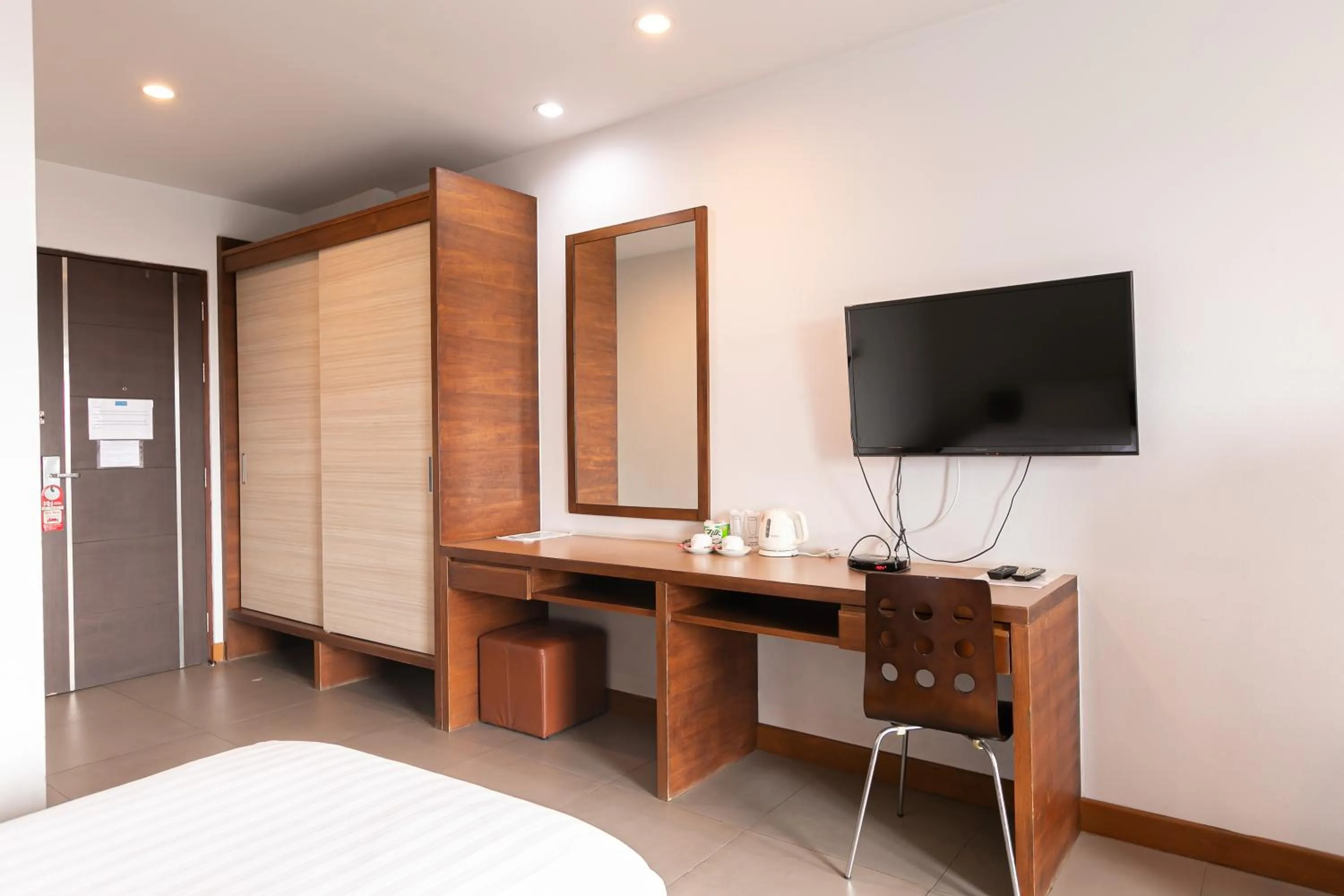 Photo of the whole room, Bed in Farthai Residence