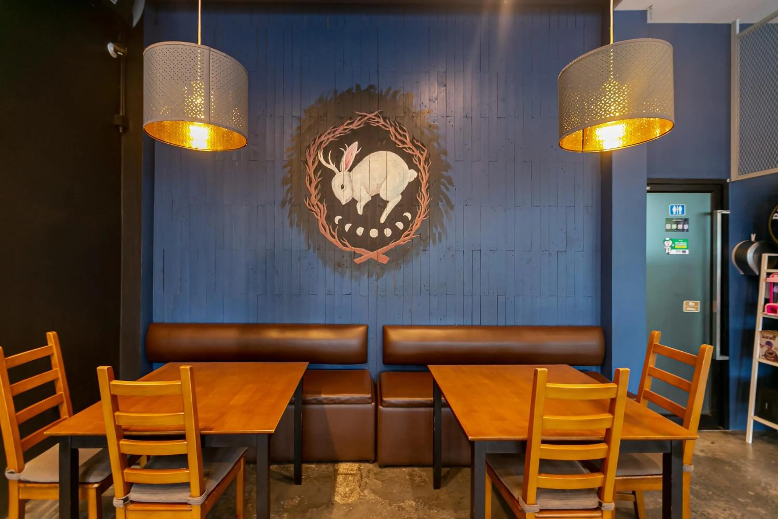 Restaurant/places to eat in Farthai Residence