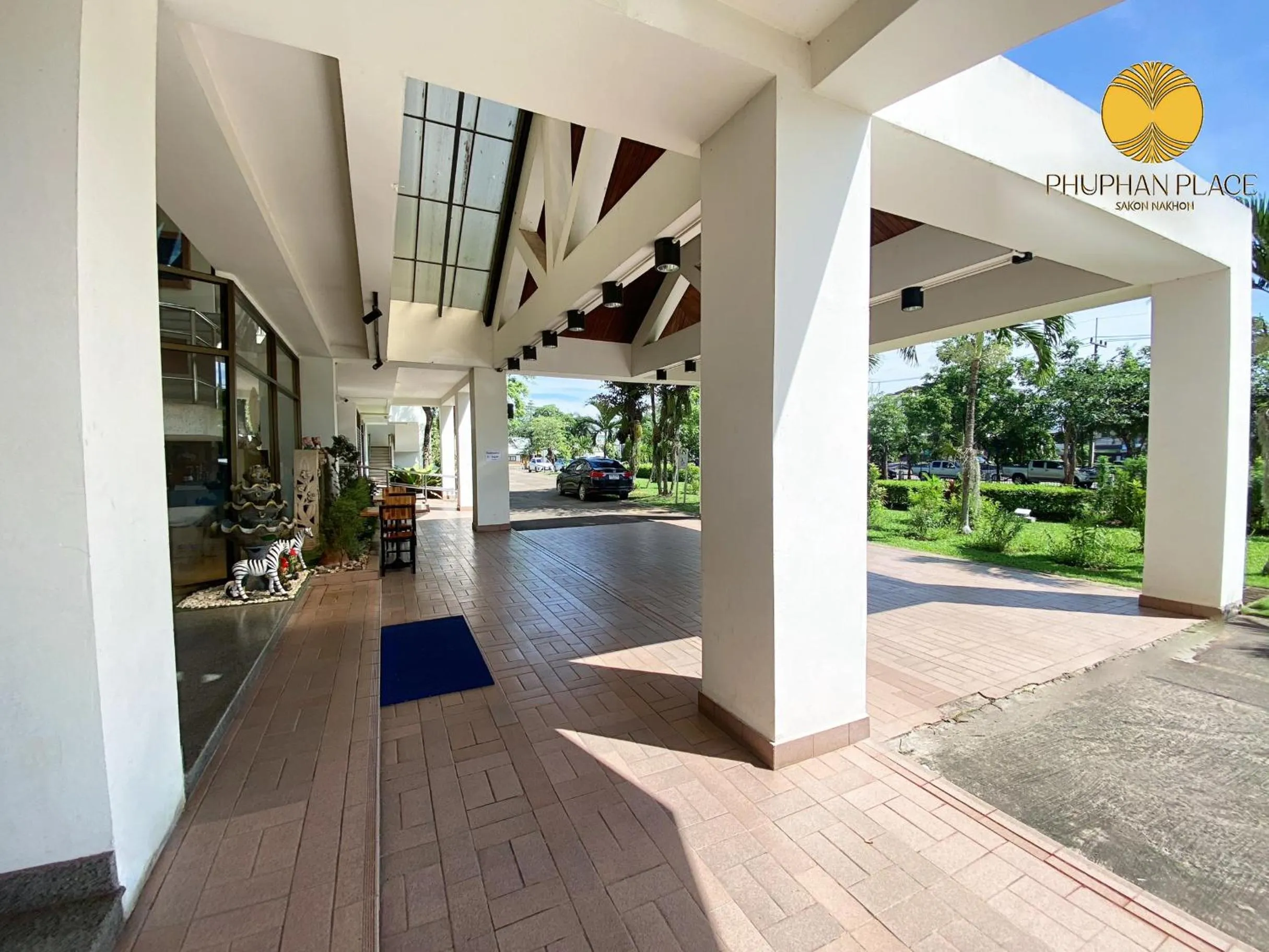Facade/entrance in Phuphanplace Hotel