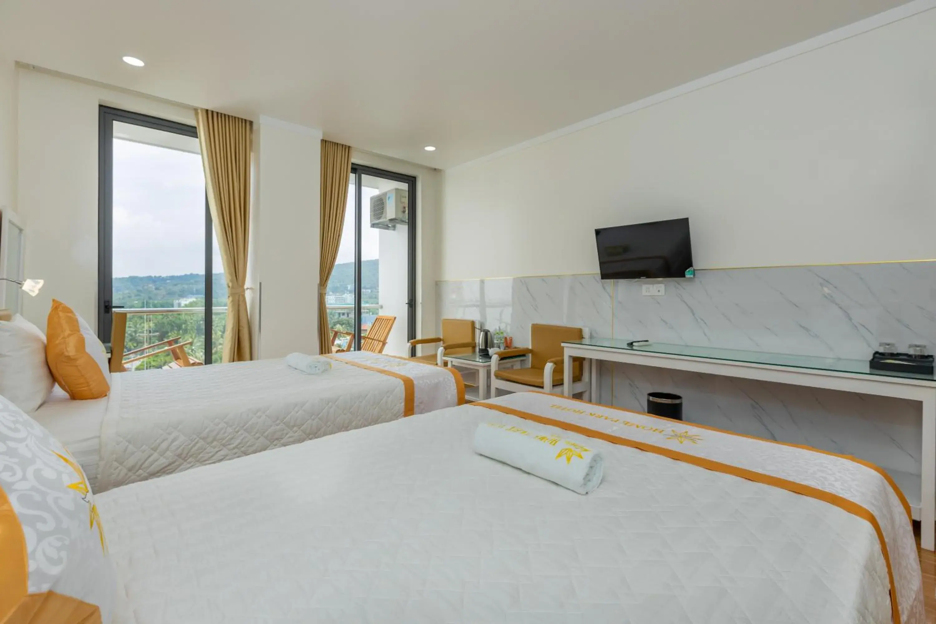 Twin Room with Sea View in Home Park Hotel Twin Room with Sea View in Home Park Hotel