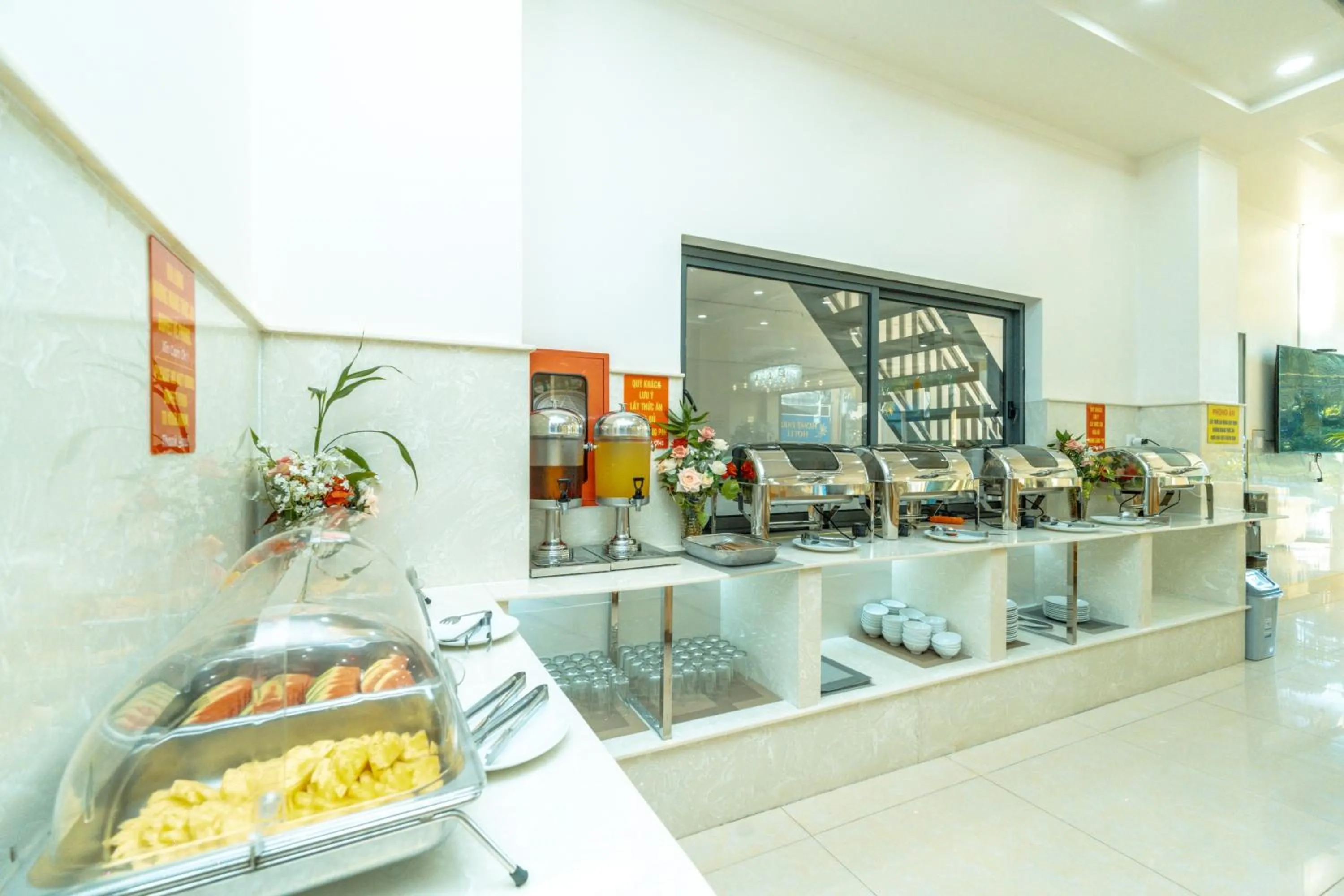 Food and drinks in Home Park Hotel