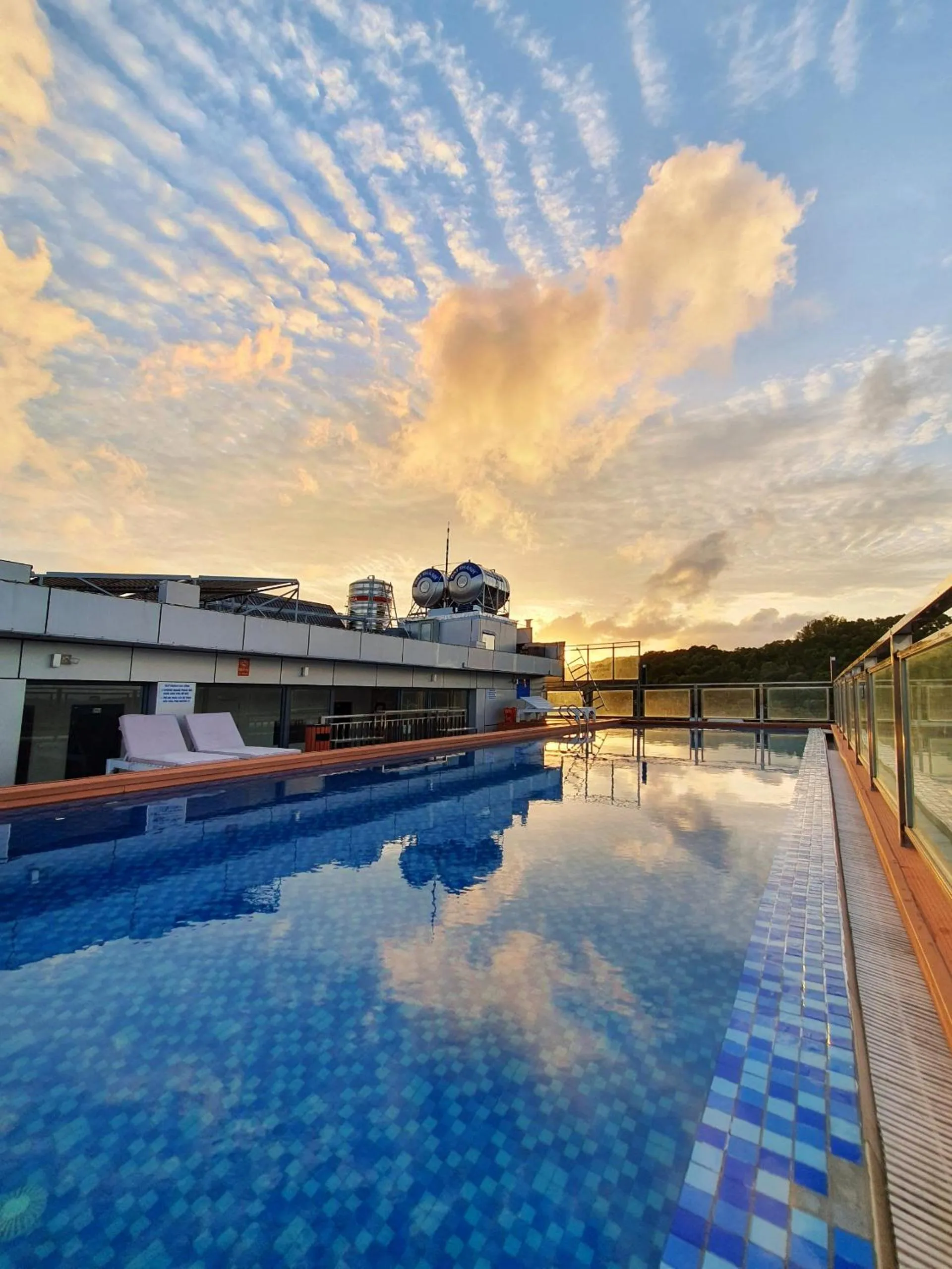 Swimming pool in Home Park Hotel
