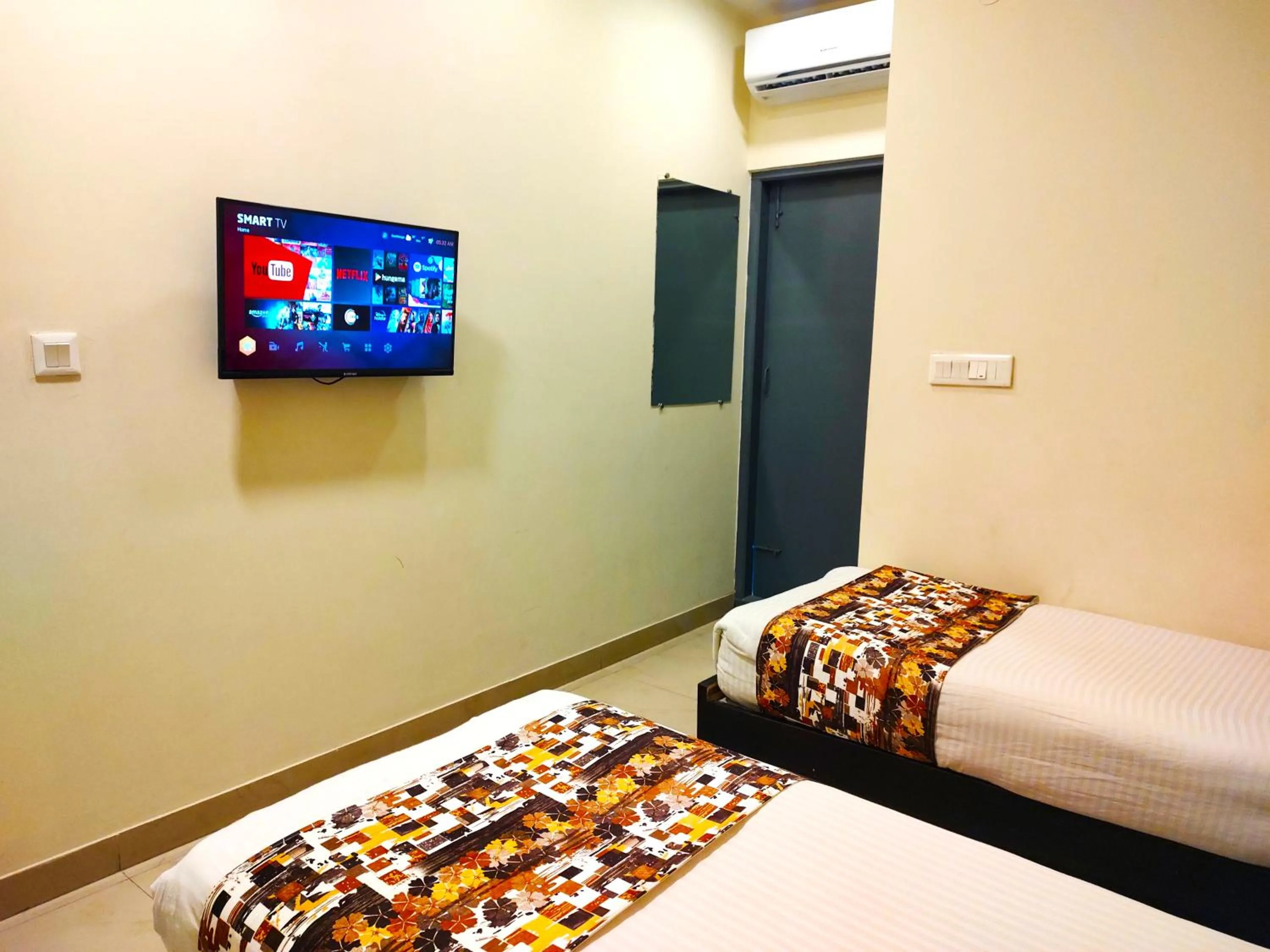 Communal lounge/ TV room in Athasri Hotel HSR Layout
