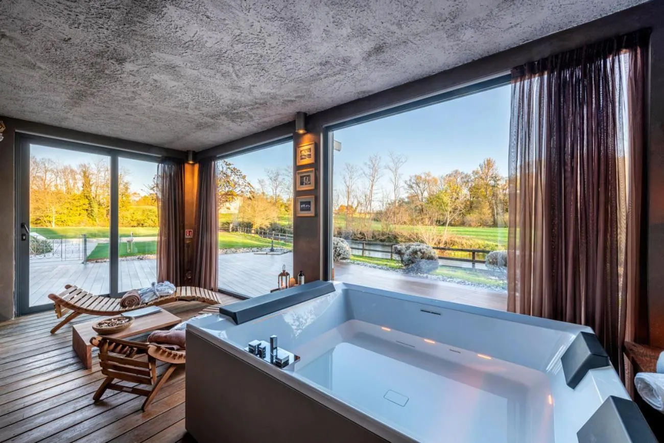 Hot Tub in Hotel Il Corazziere