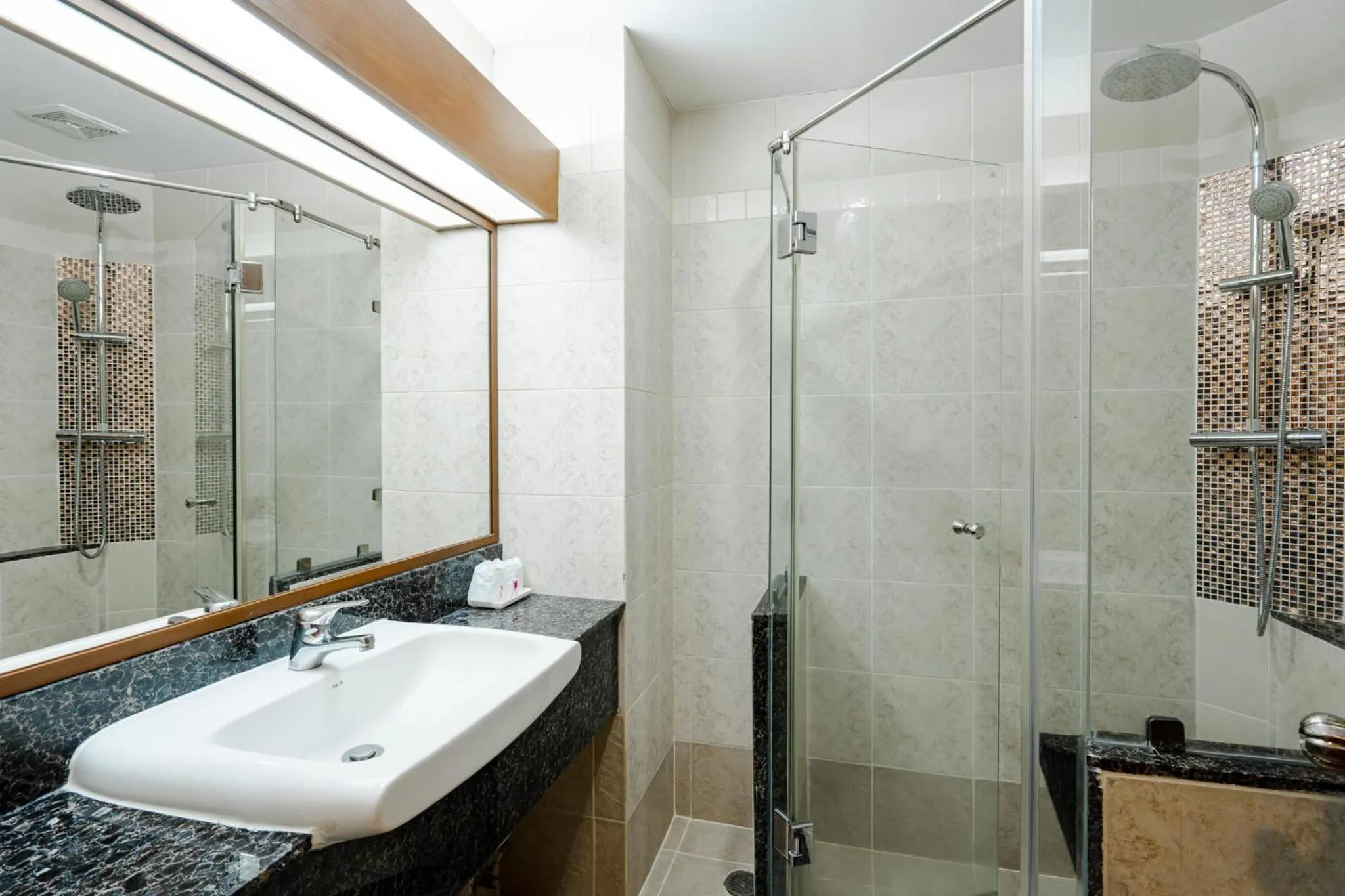 Bathroom in Whitehouse Condotel