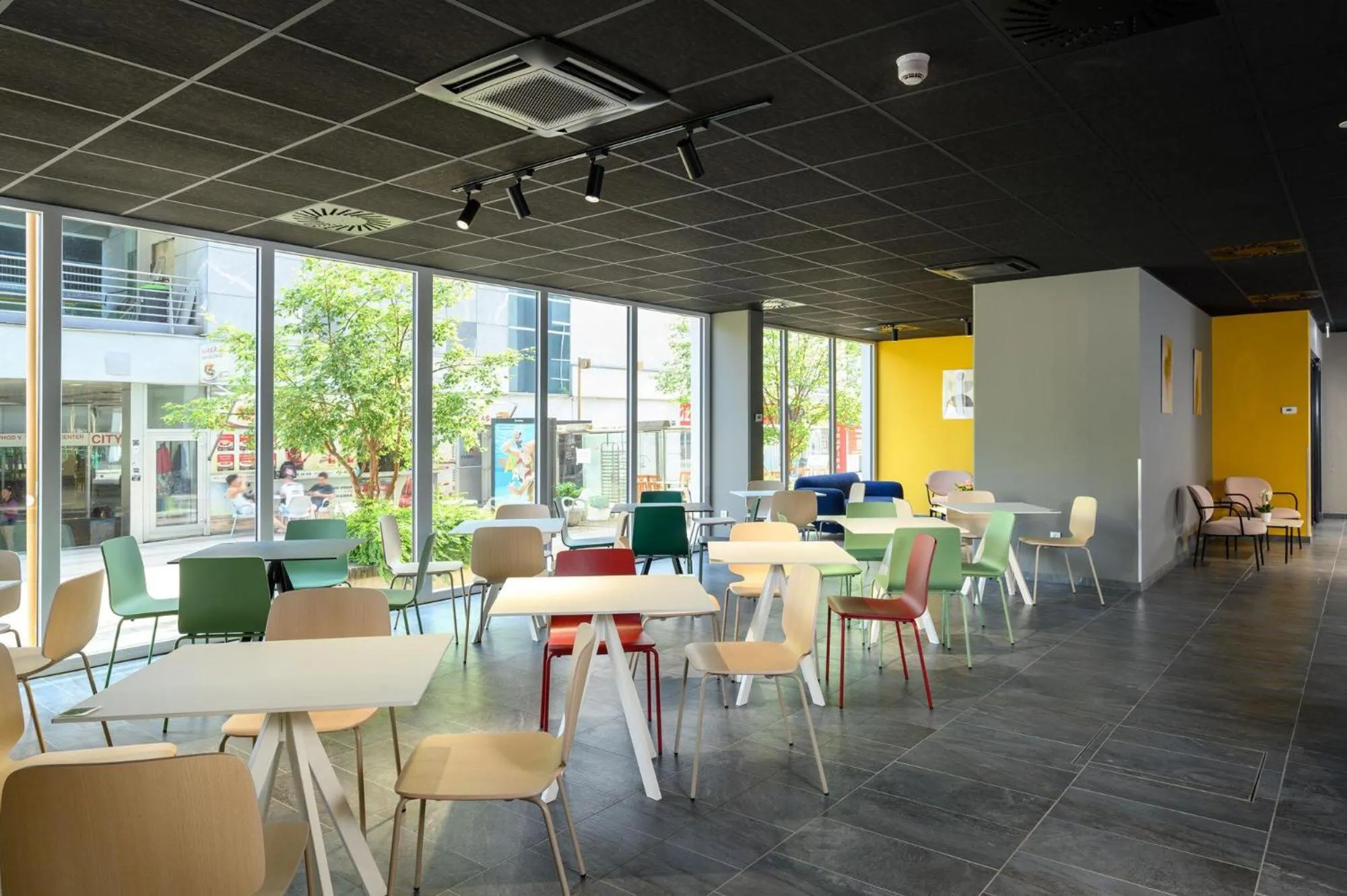 Restaurant/places to eat in B&B Hotel Maribor