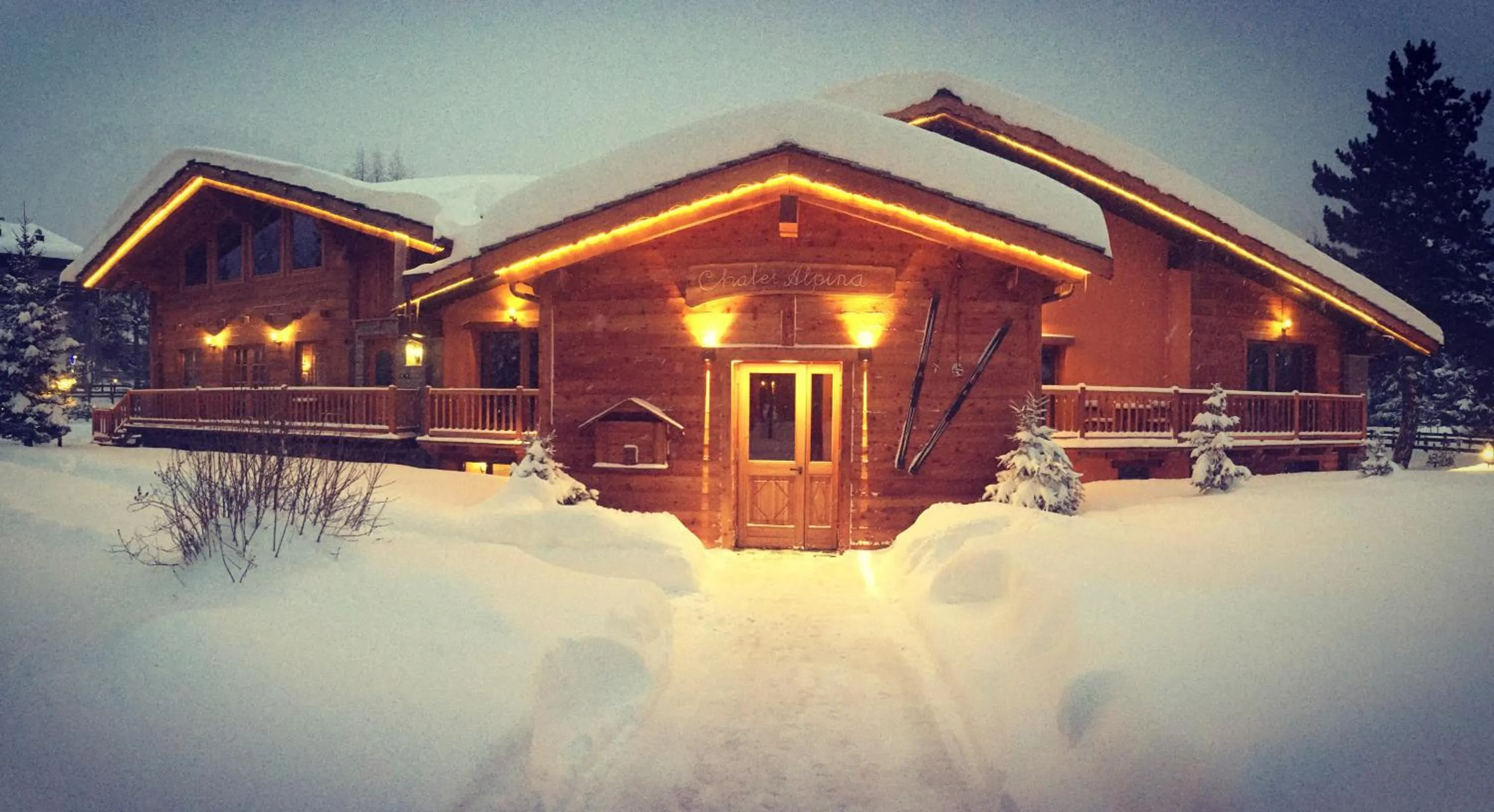Facade/entrance in Chalet Alpina Hotel & Apartments