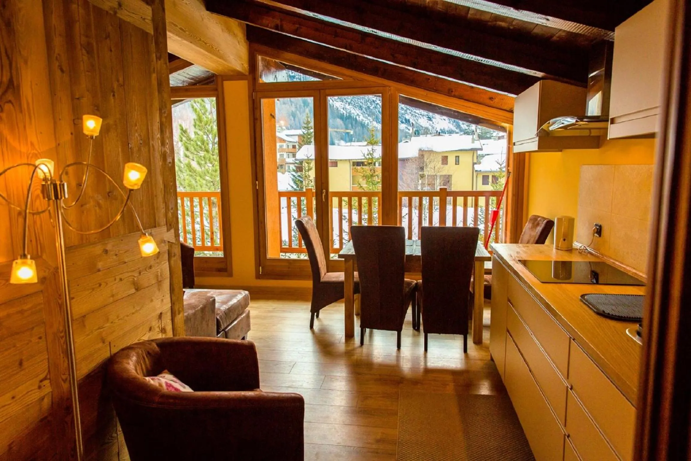 Kitchen or kitchenette in Chalet Alpina Hotel & Apartments