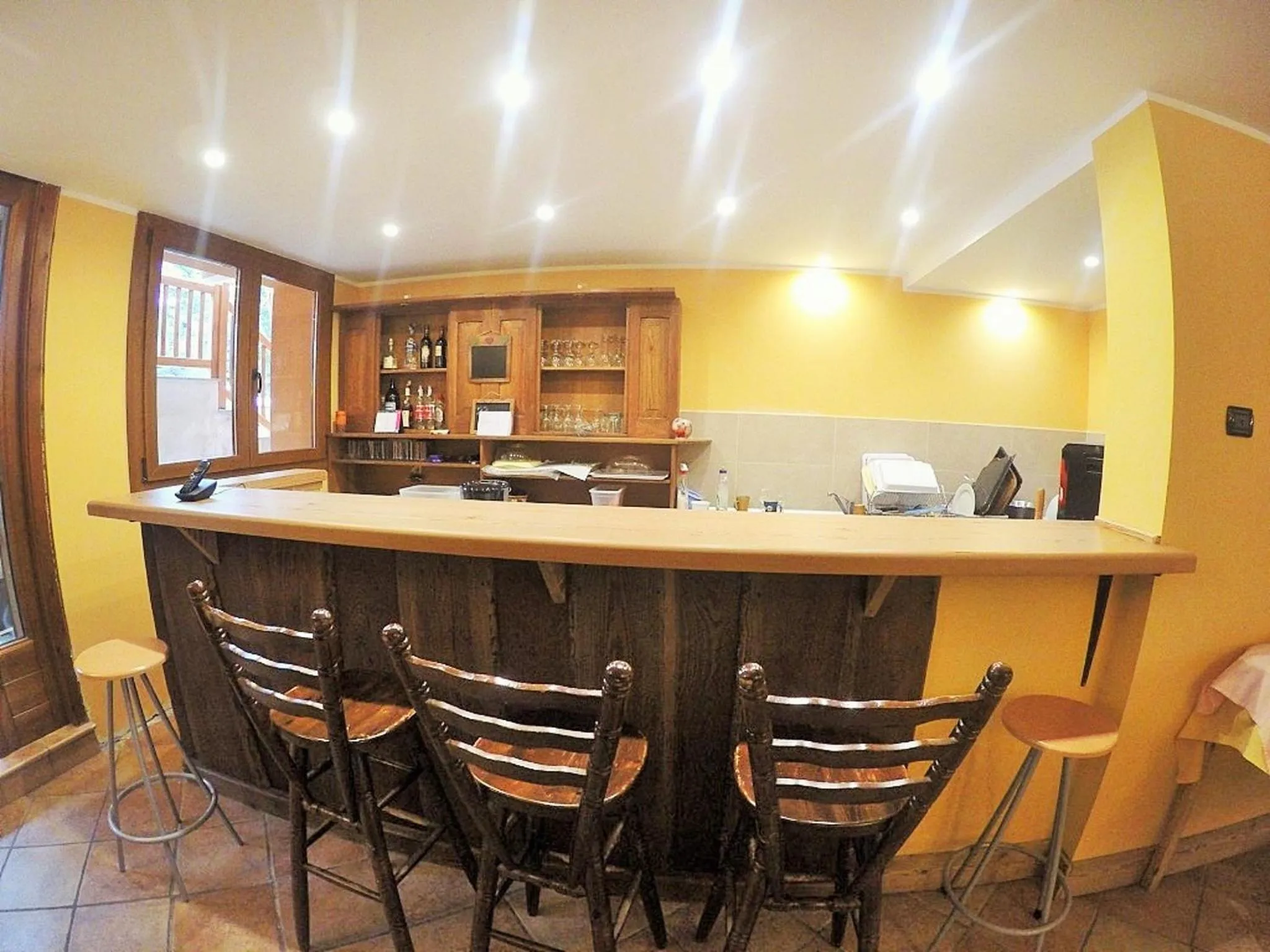 Communal lounge/ TV room in Chalet Alpina Hotel & Apartments