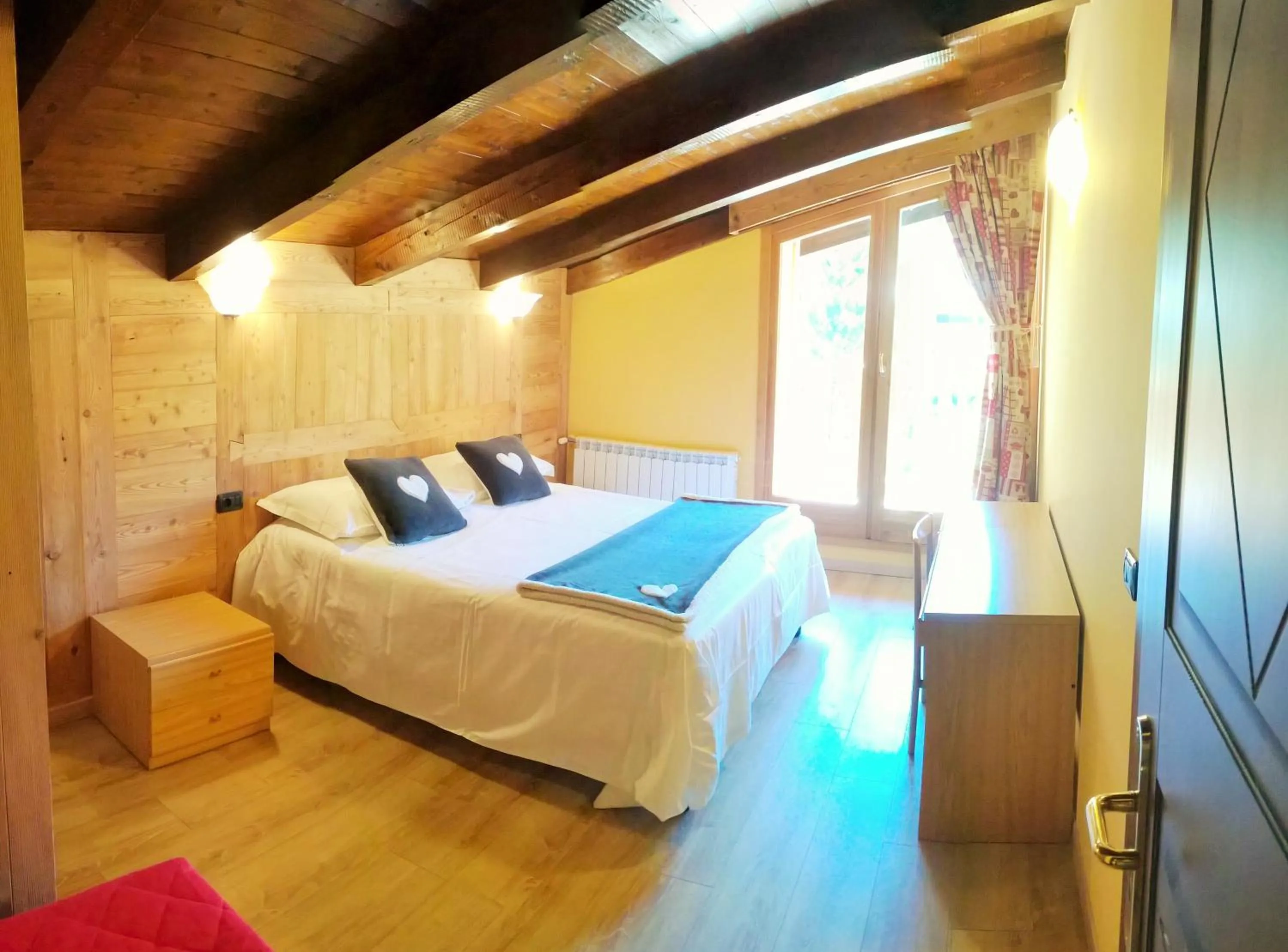 Bed in Chalet Alpina Hotel & Apartments