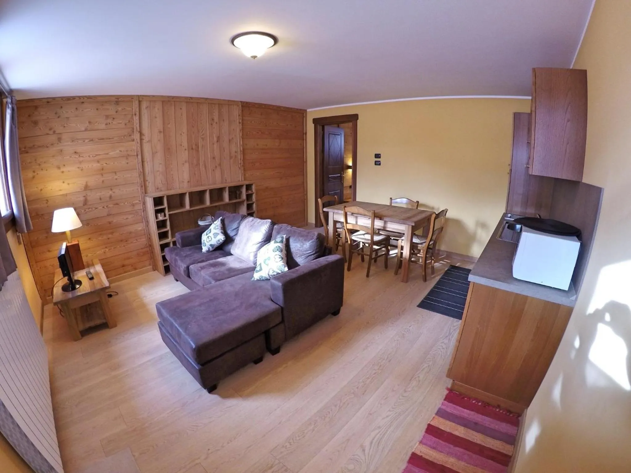 Dining area, Bed in Chalet Alpina Hotel & Apartments