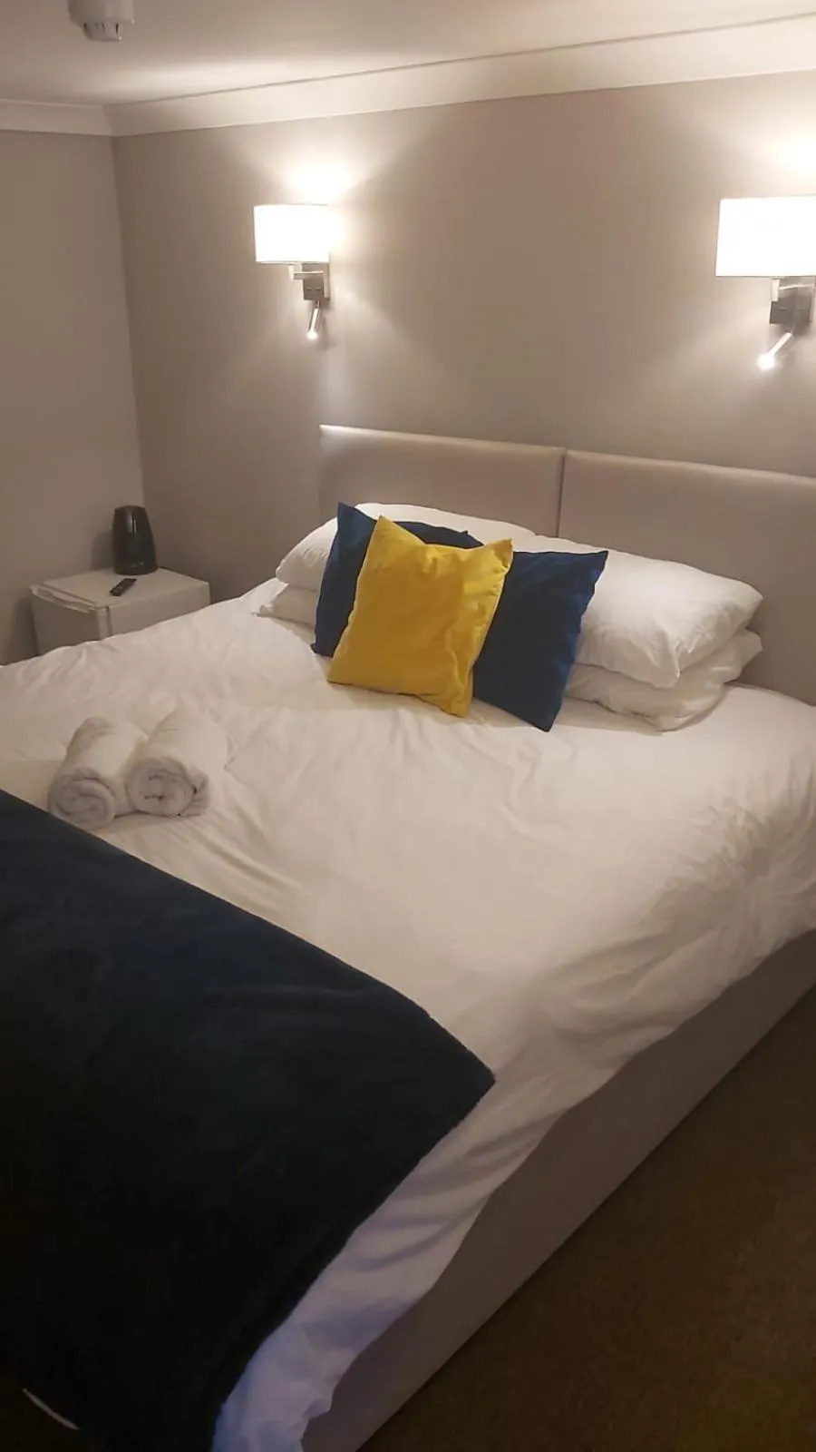 Restaurant/places to eat, Bed in The Red Lion Great Offley