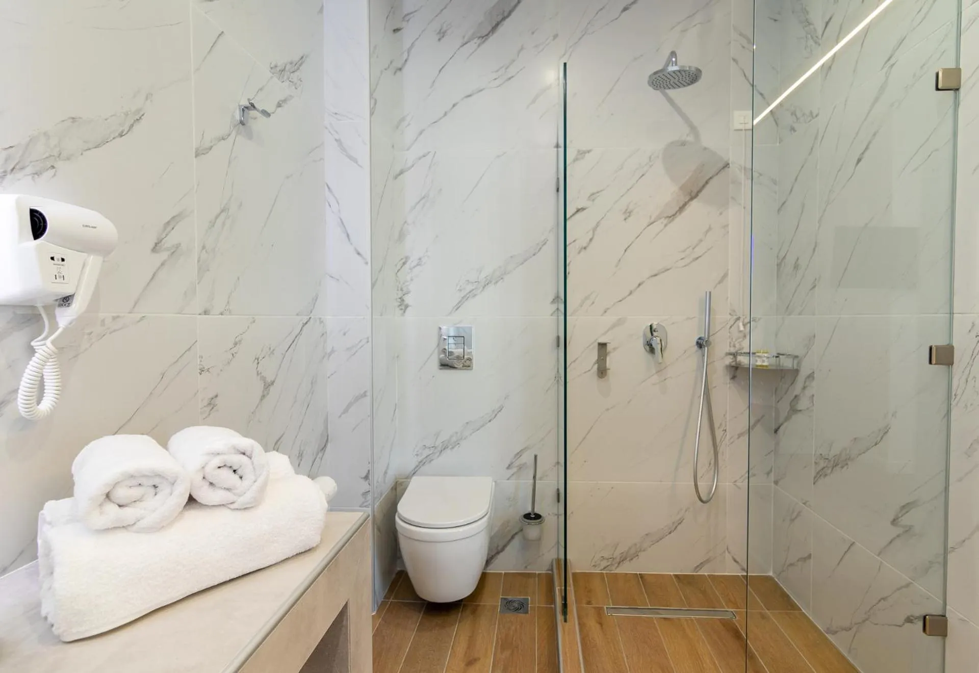 Shower in Dunlin Hotel