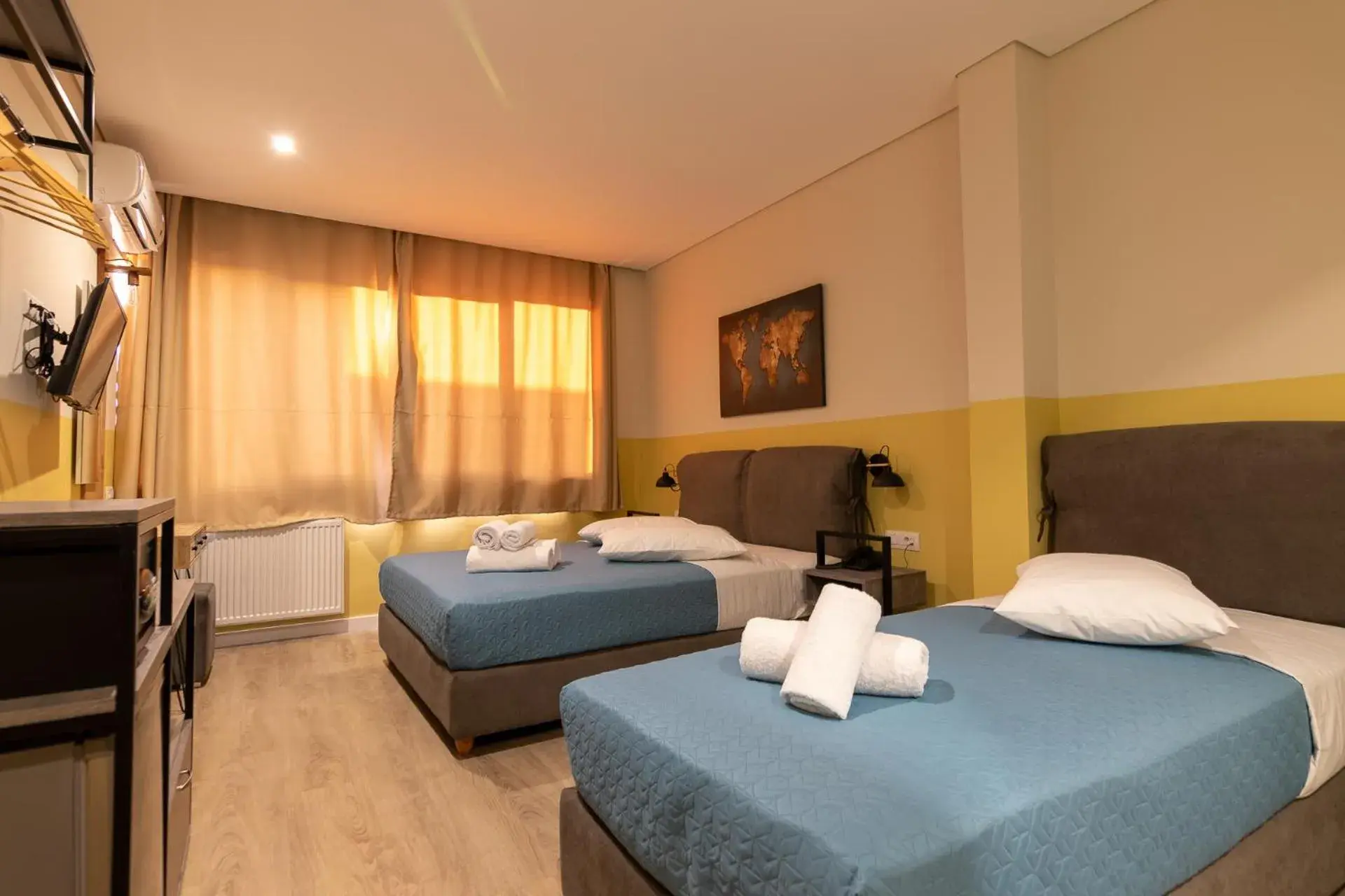 Comfort Triple Room with Shower in Dunlin Hotel Comfort Triple Room with Shower in Dunlin Hotel