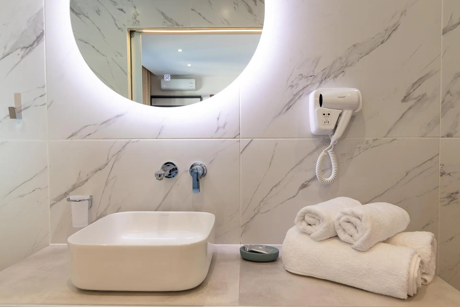 Bathroom in Dunlin Hotel