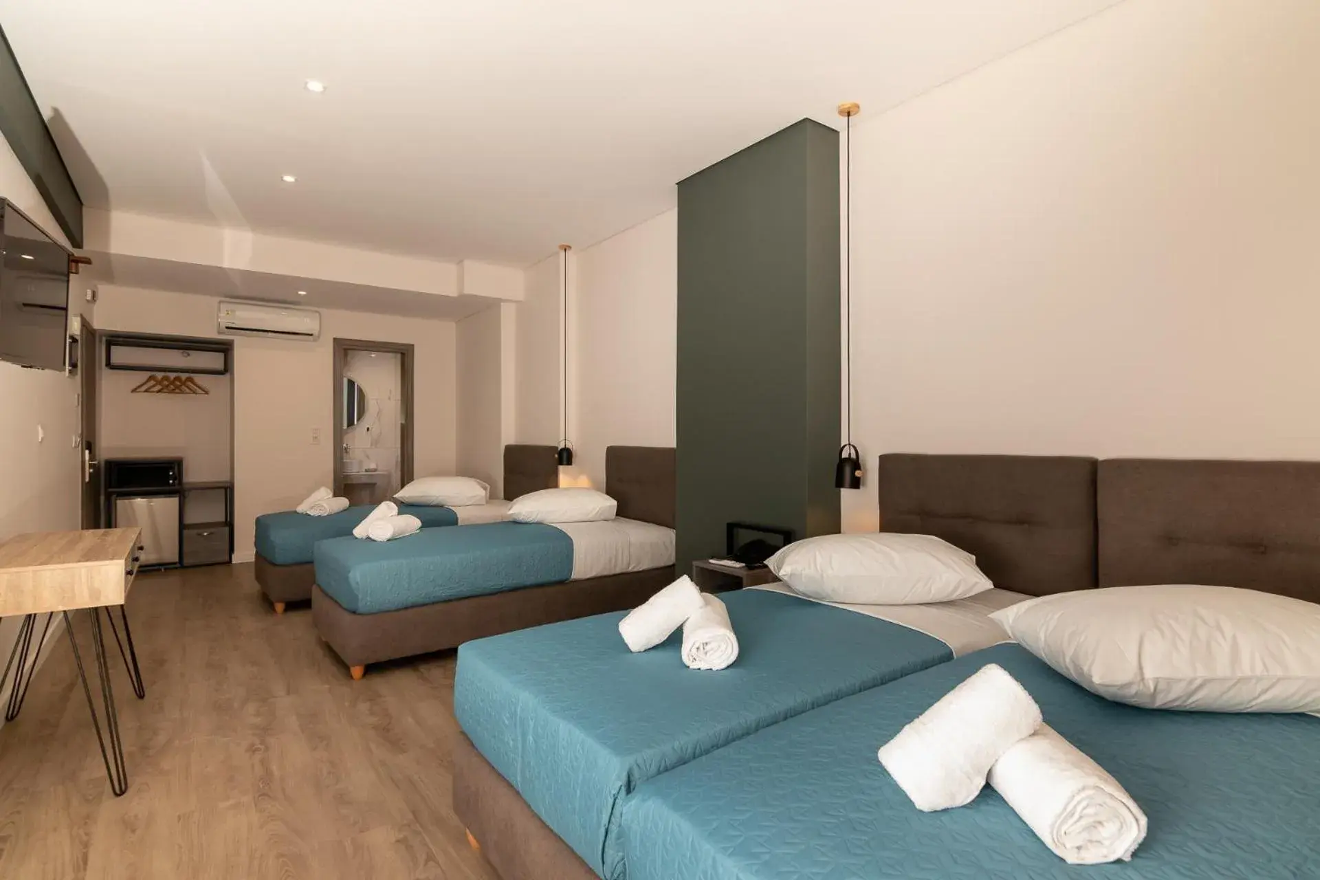 Comfort Quadruple Room in Dunlin Hotel Comfort Quadruple Room in Dunlin Hotel