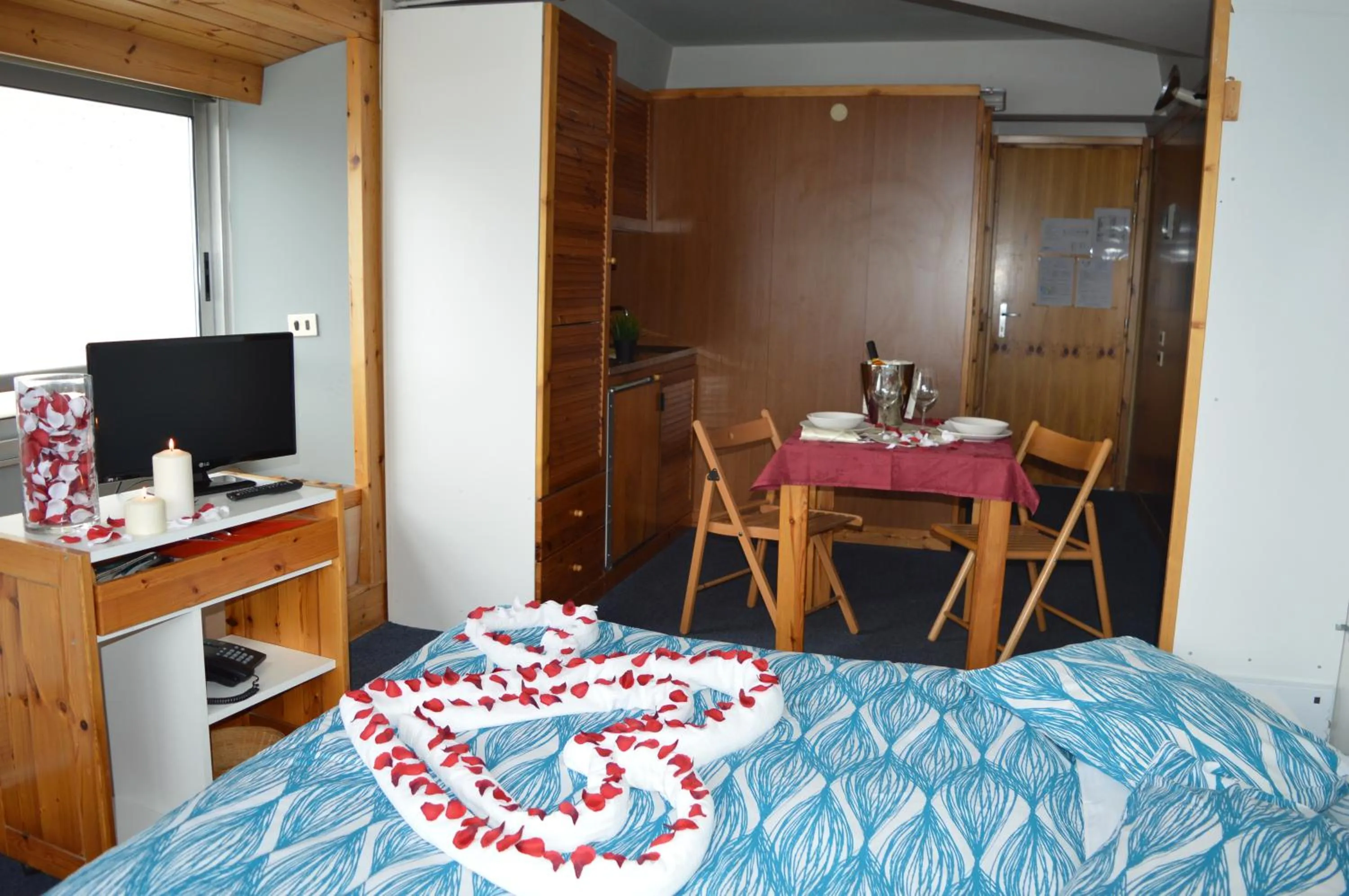 Photo of the whole room, Bed in Residence Il Vigo di Marilleva