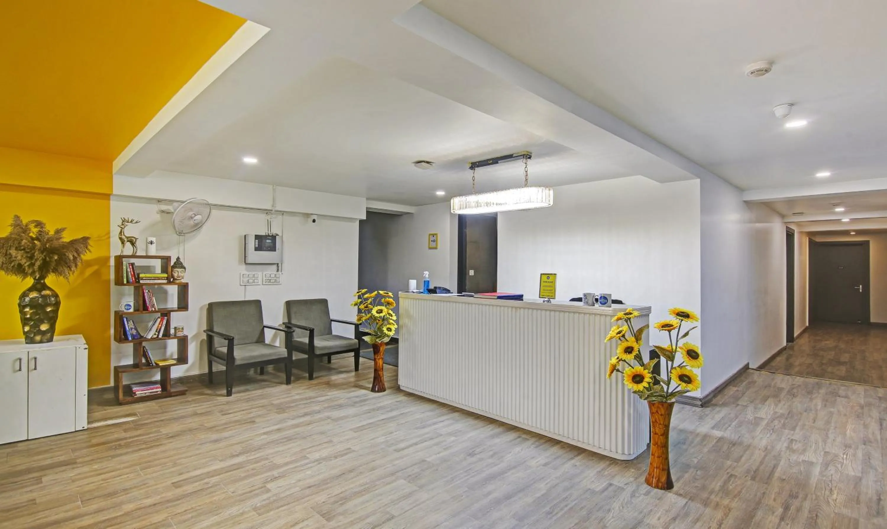 Lobby or reception in Treebo Ahinsa Residency Sohna Road