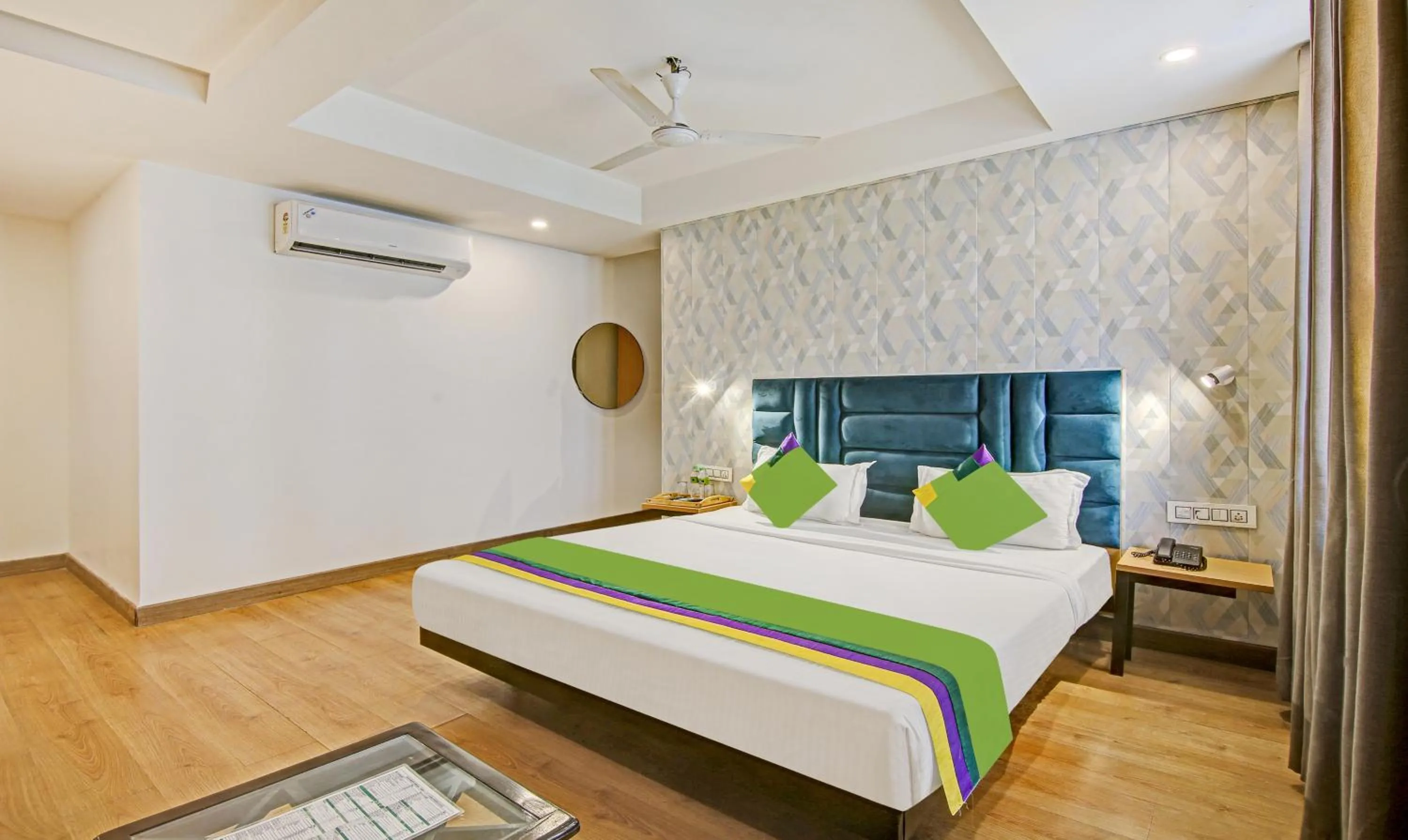 Bedroom, Bed in Treebo Ahinsa Residency Sohna Road