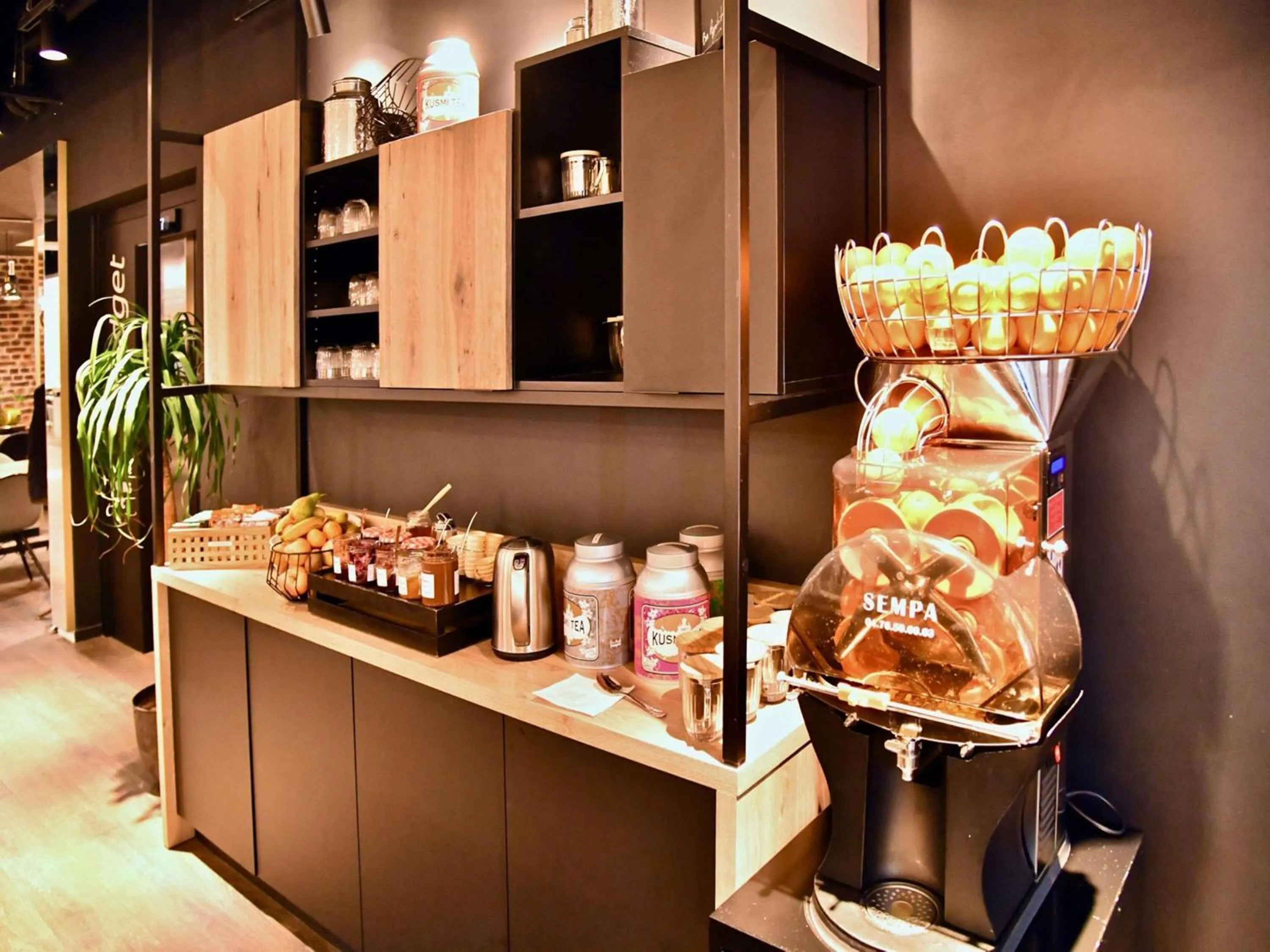 Breakfast in ibis budget Saint Nazaire Centre Gare