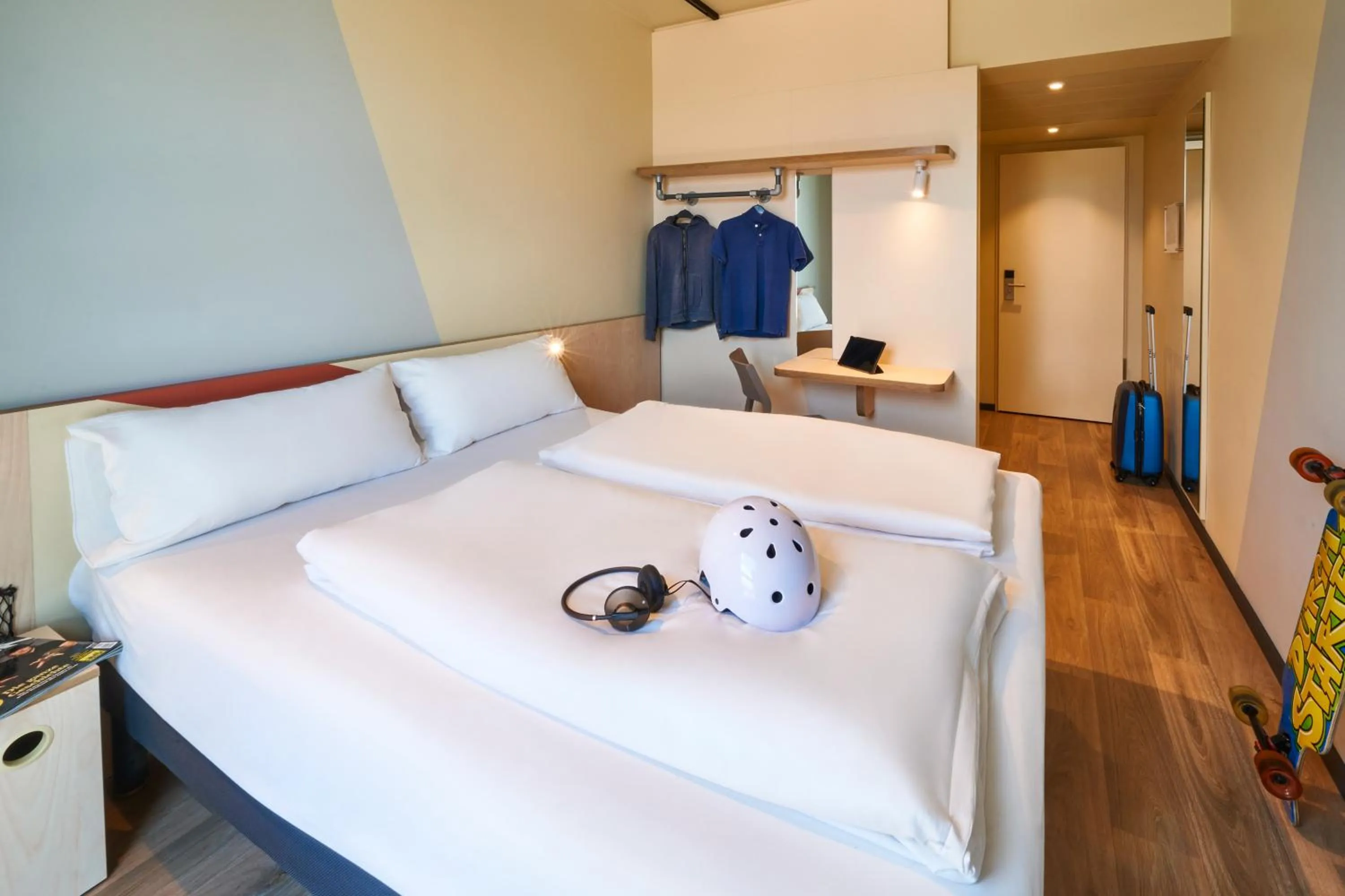 Bedroom, Bed in Ibis Budget Singen