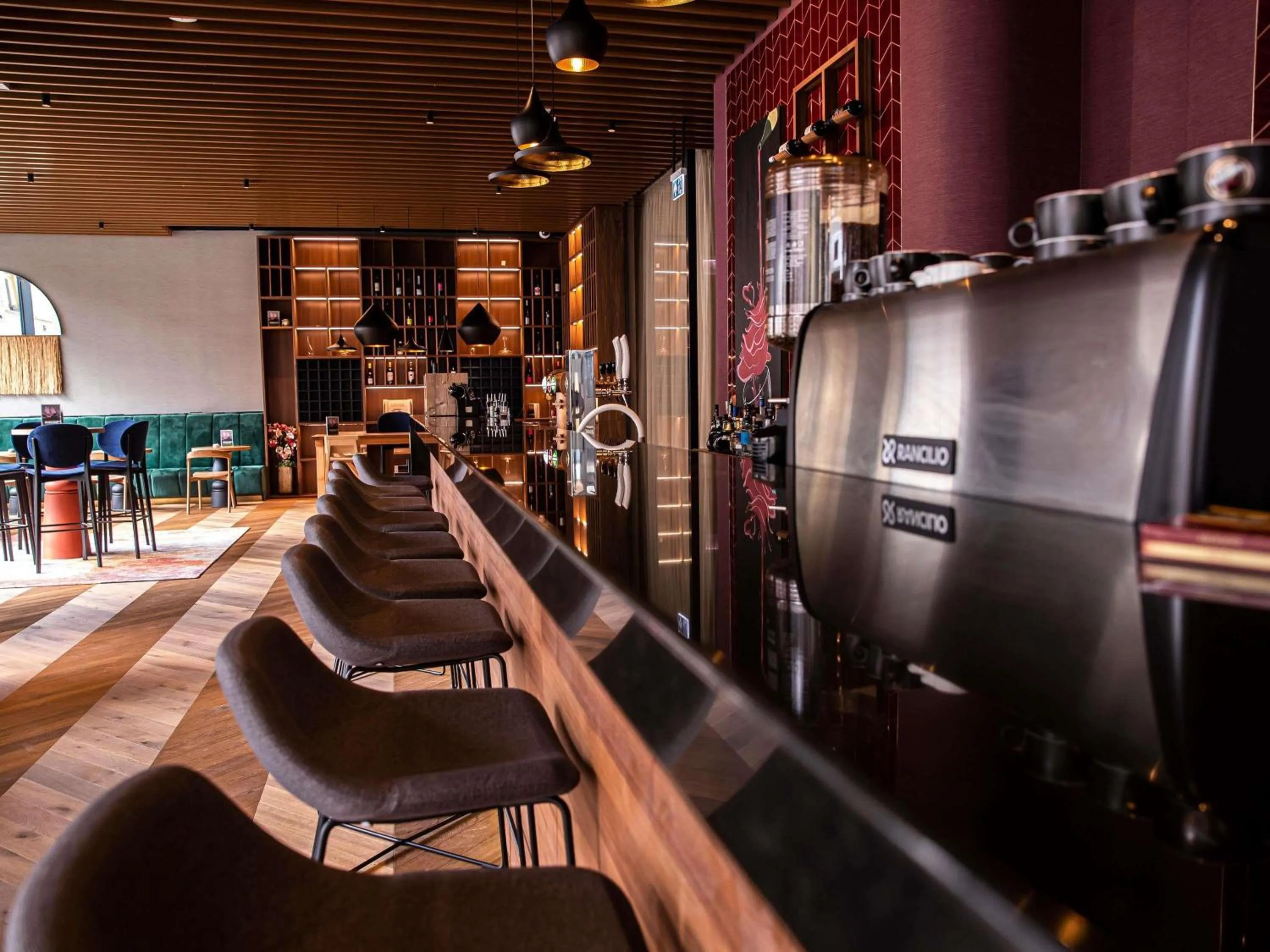 Lounge or bar in Mercure Debrecen