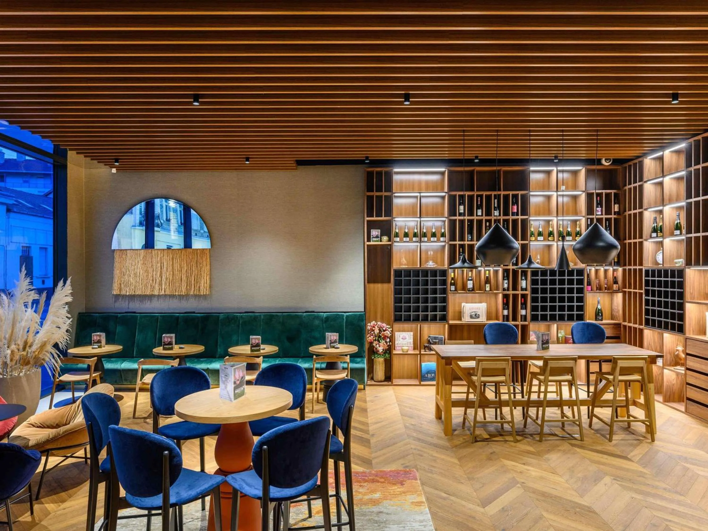 Lounge or bar in Mercure Debrecen