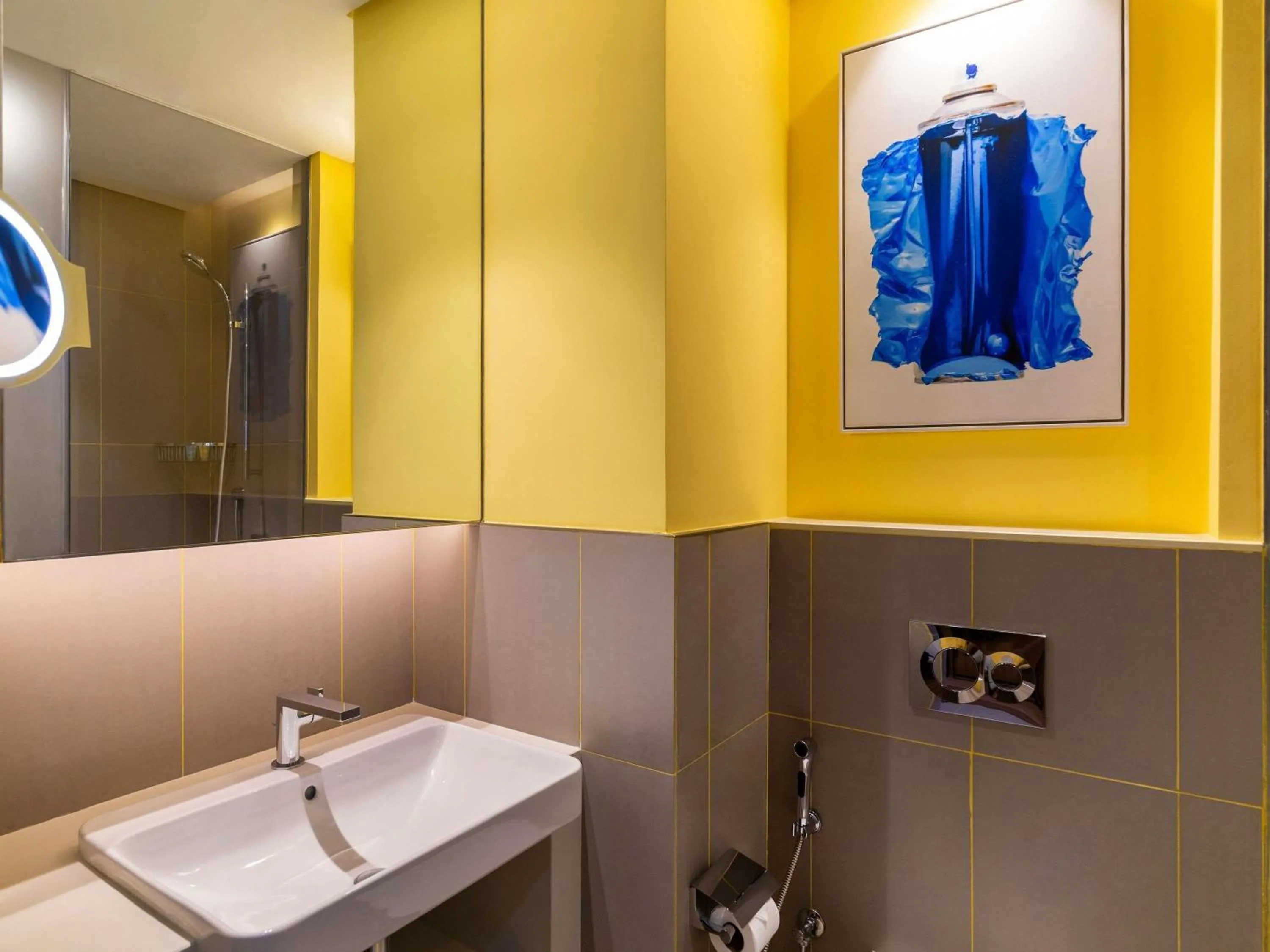 Bedroom in ibis Styles Dubai Deira