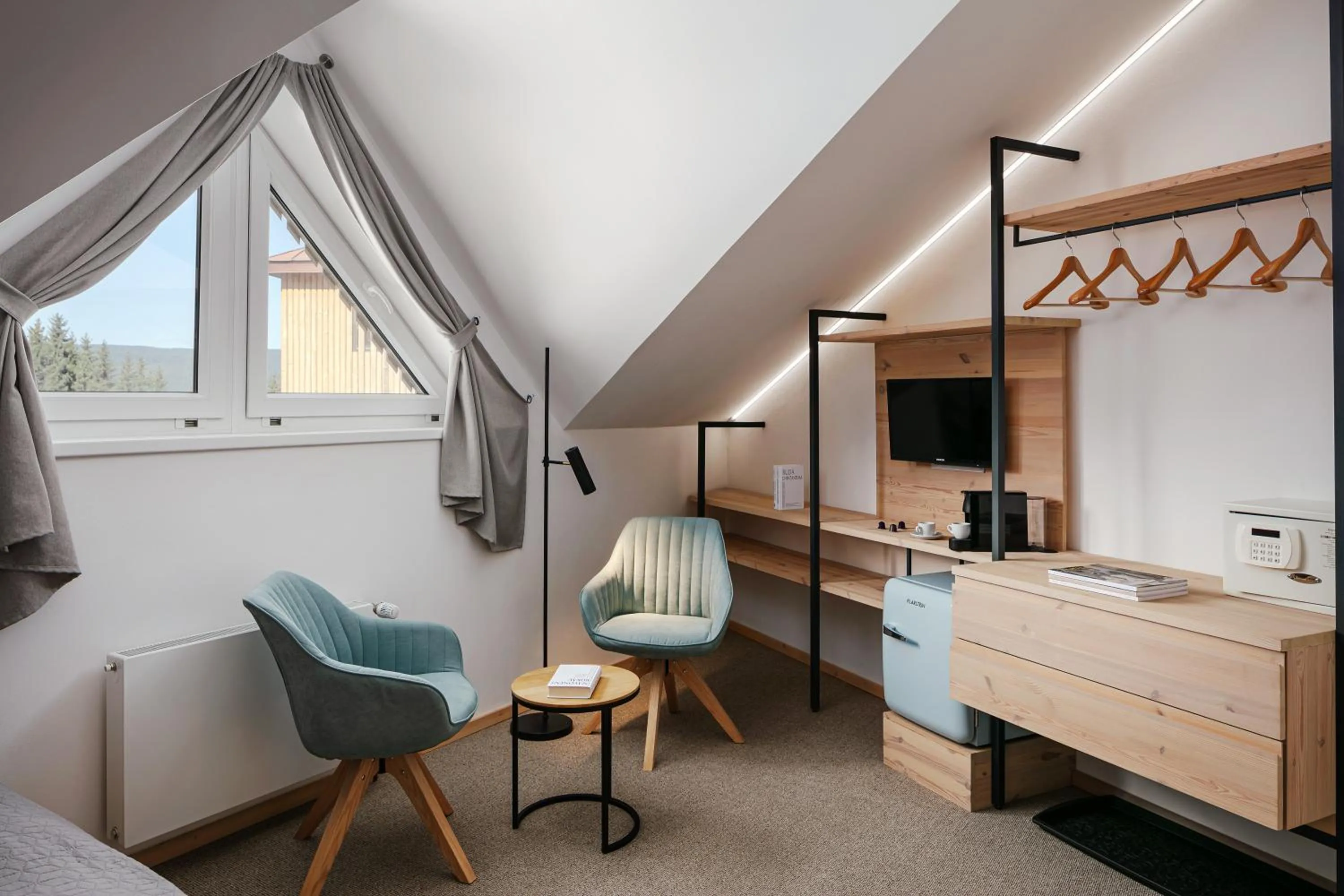 Seating area, Bed in Ski & Spa hotel BELLEVUE