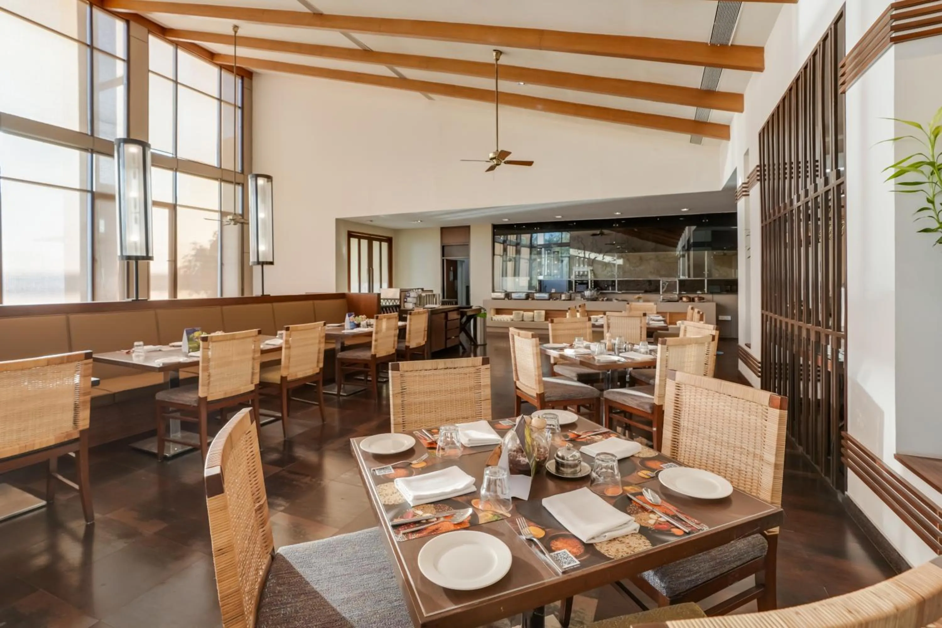 Restaurant/places to eat in Club Mahindra Tungi, Lonavala