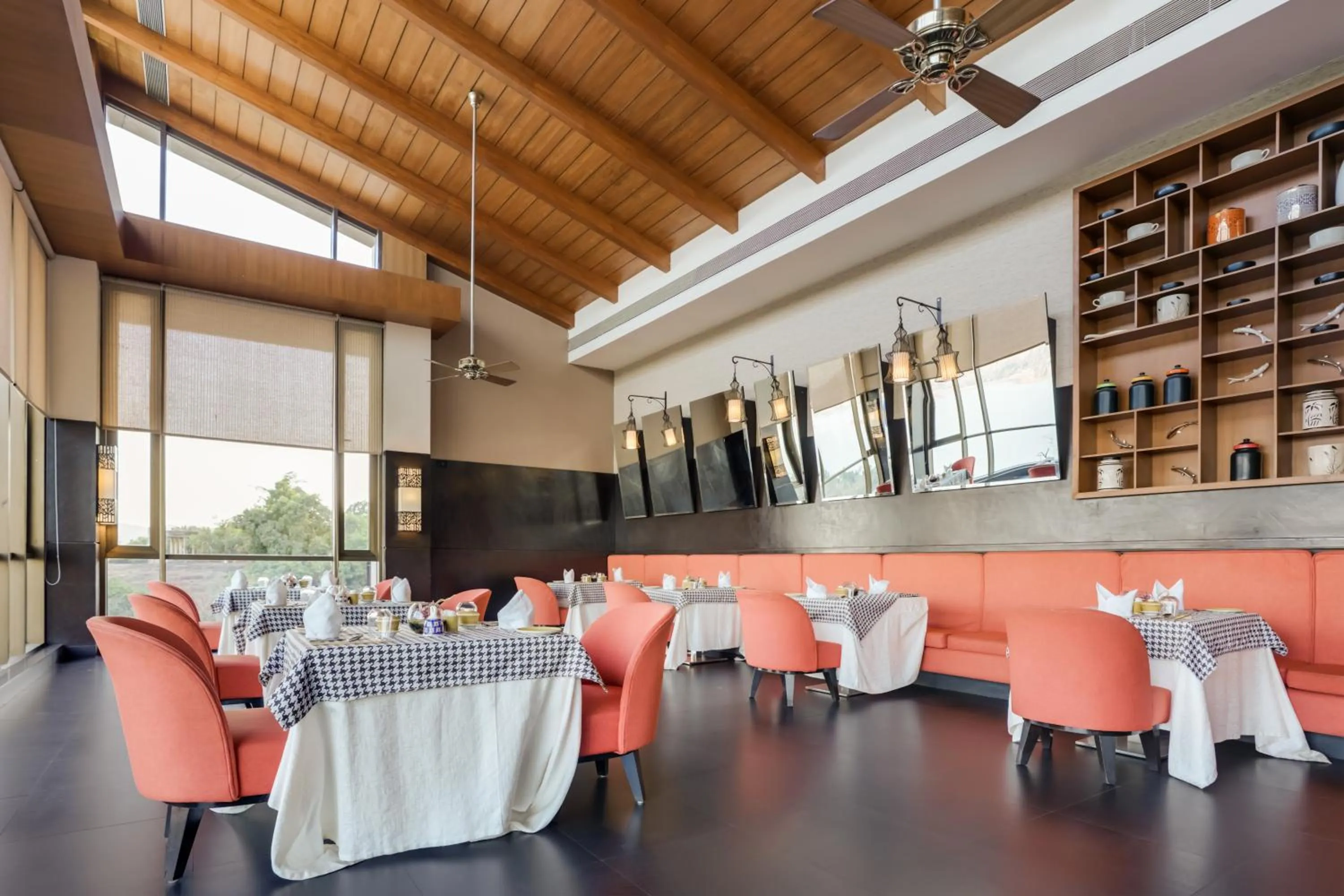 Restaurant/places to eat in Club Mahindra Tungi, Lonavala