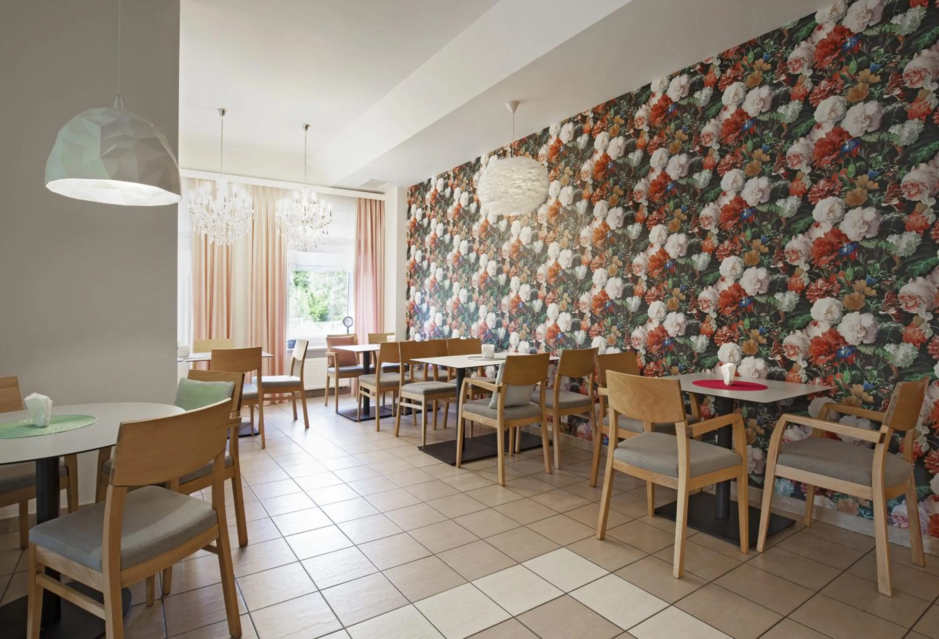 Restaurant/places to eat in Holimo Hotel