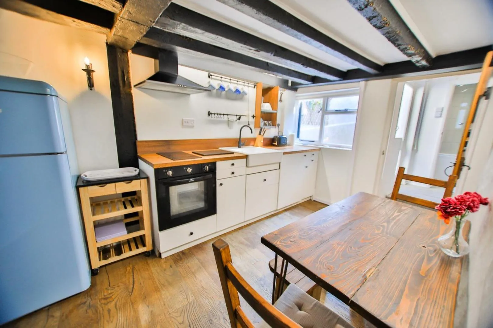 Kitchen or kitchenette in Fishermans Cottage - Hastings