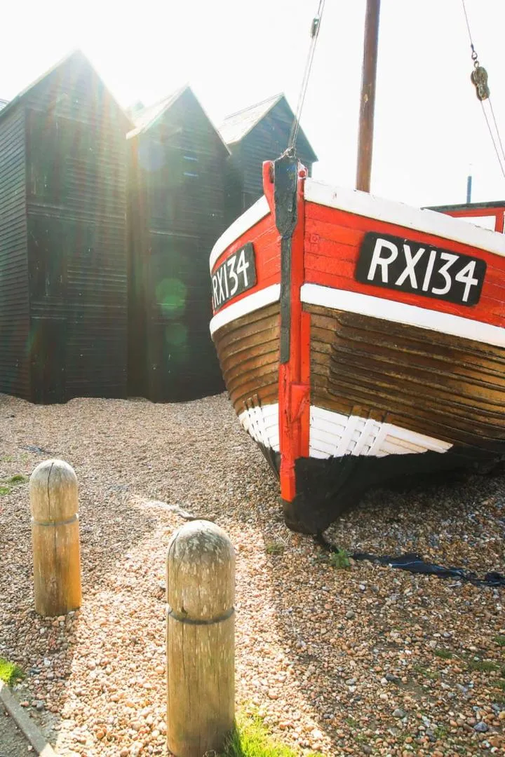 Beach in Fishermans Cottage - Hastings