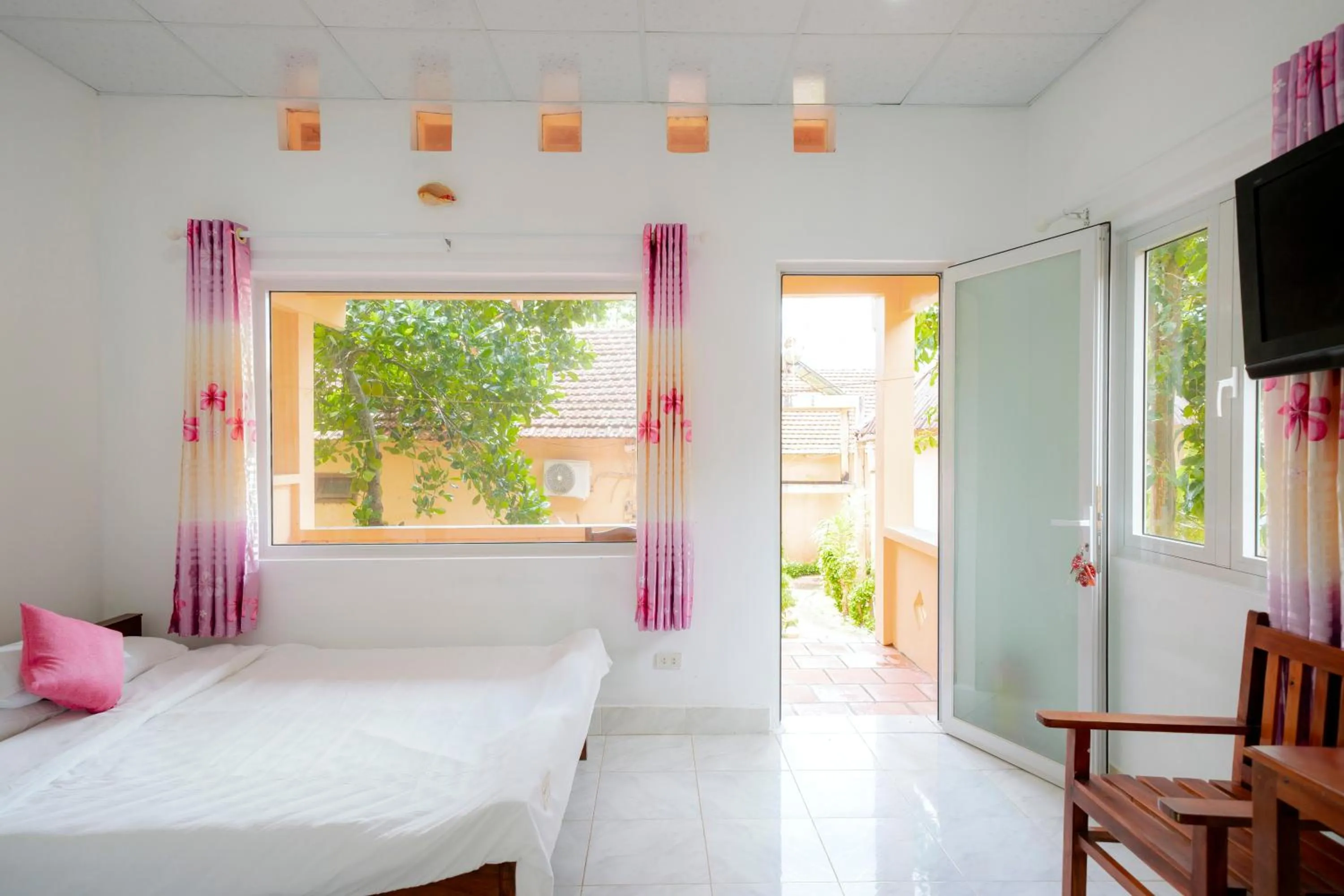 Bed in Thai Tan Tien Hotel