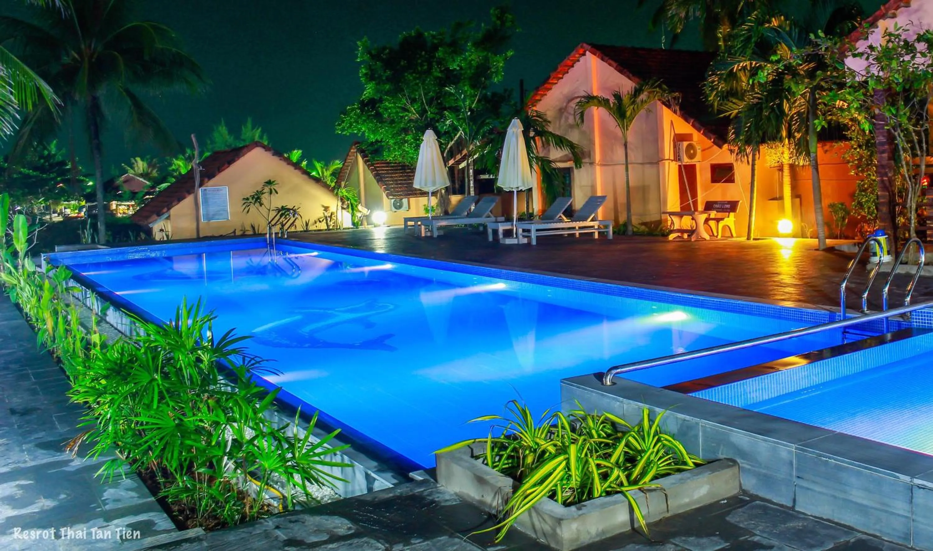Swimming pool in Thai Tan Tien Hotel
