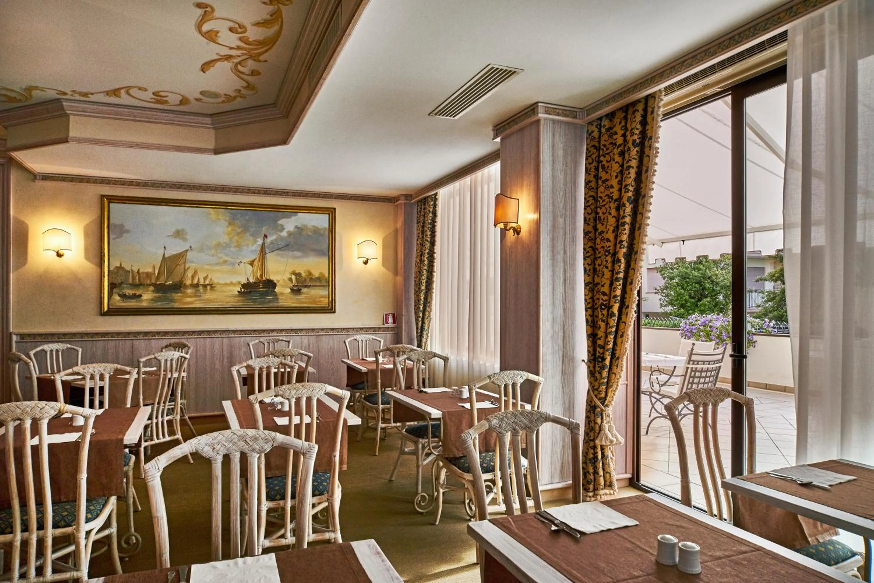 Restaurant/places to eat in Palace Hotel Regina