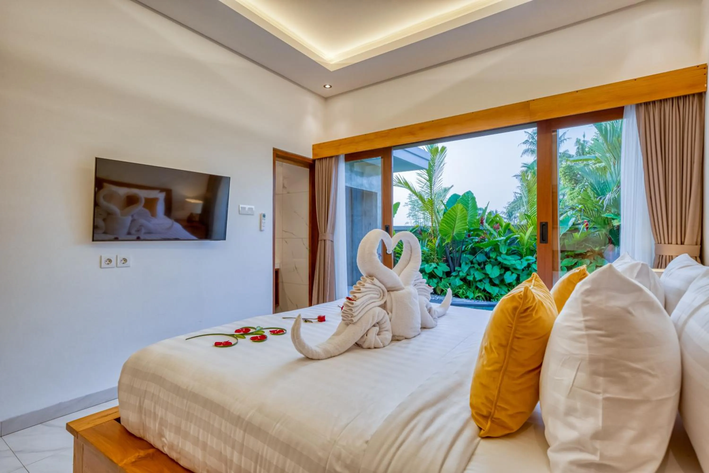 Bed in Villa Mirah Ubud
