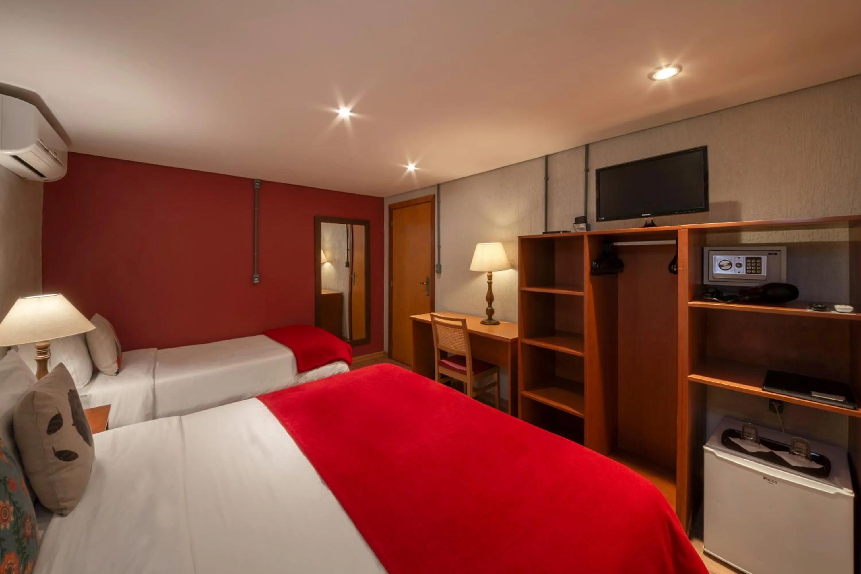 Photo of the whole room, Bed in Hotel Boutique Britanico