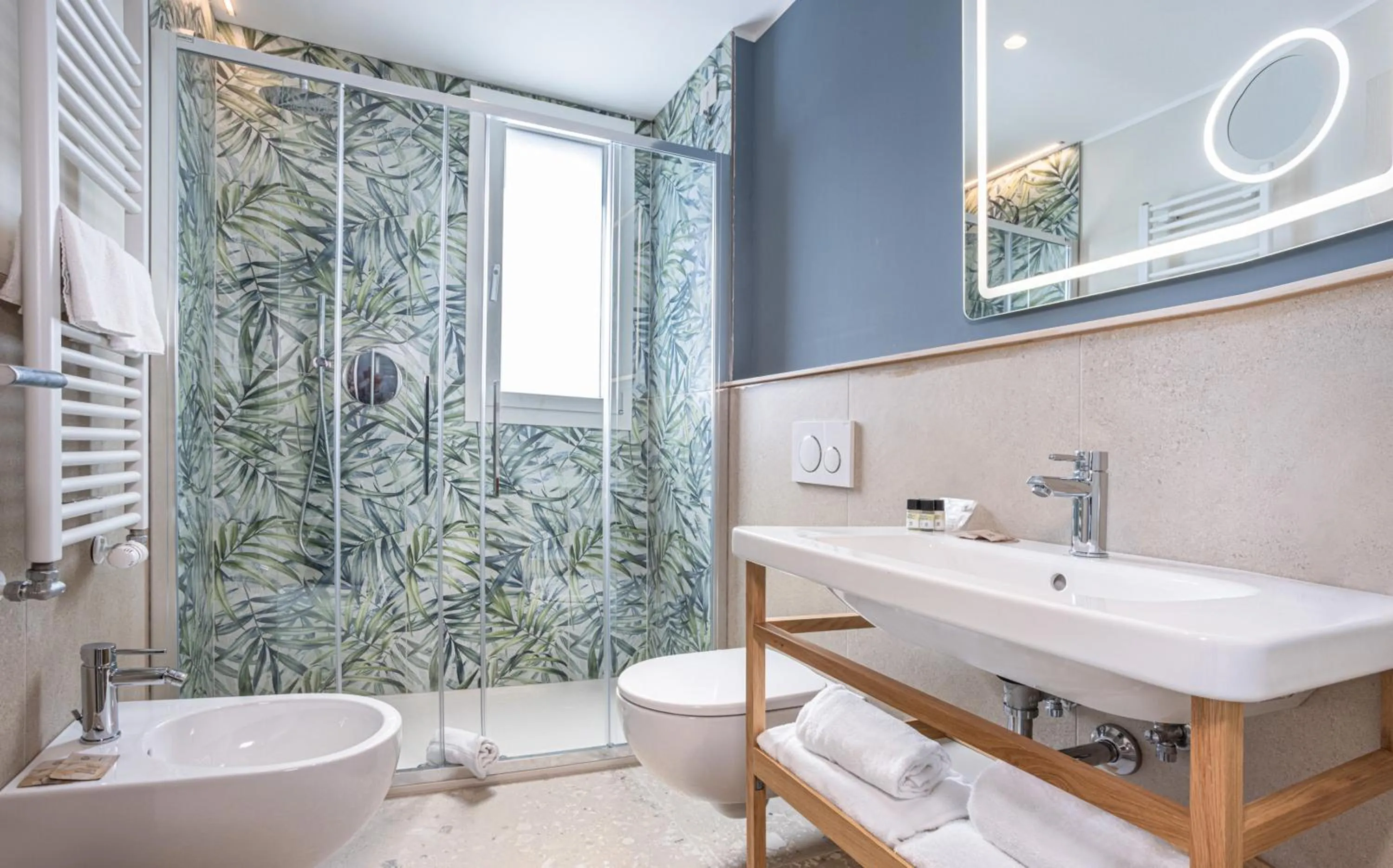 Shower in Hotel Diana