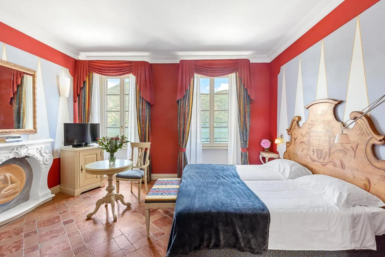 Bed in Hotel Cannobio