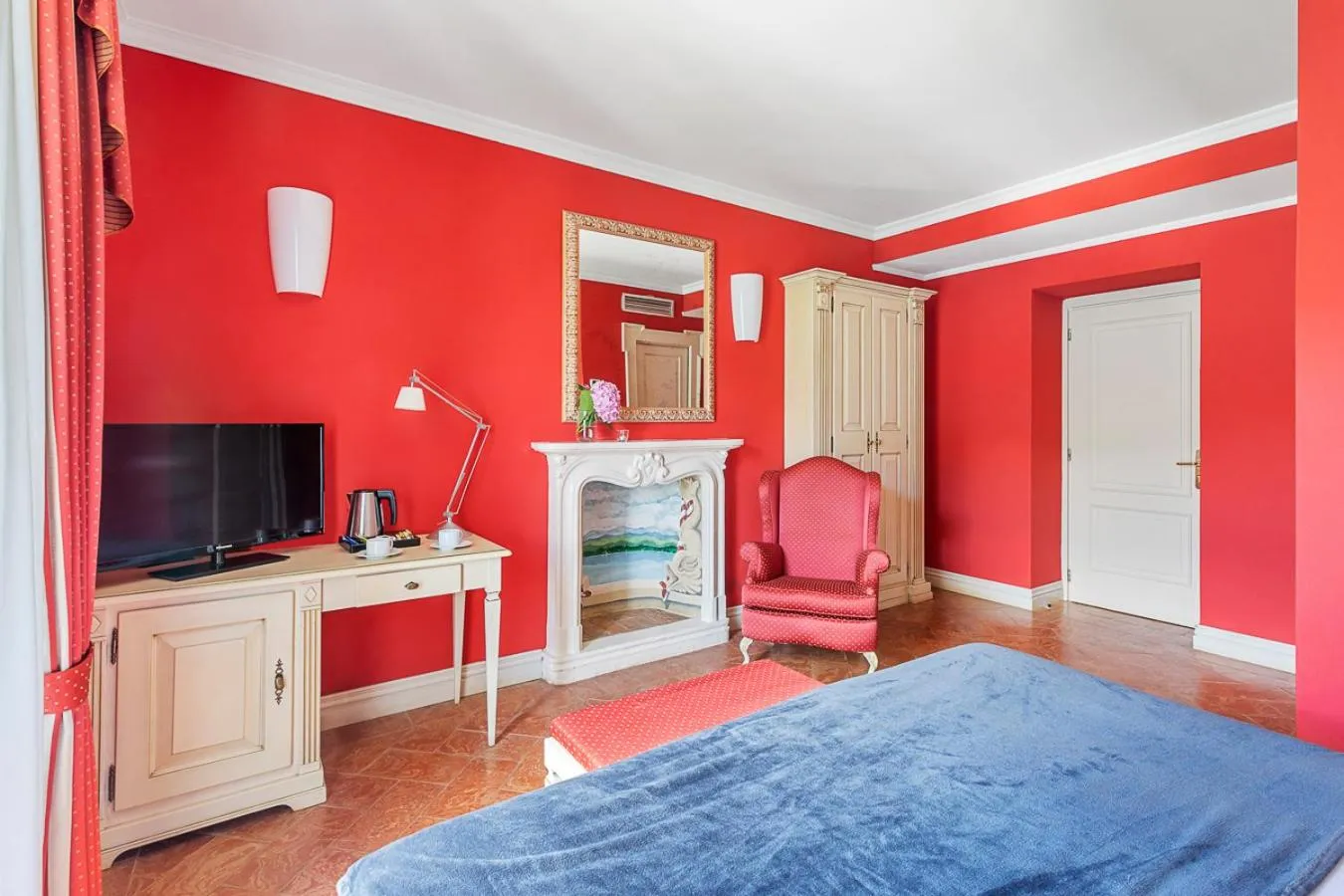 Bed in Hotel Cannobio