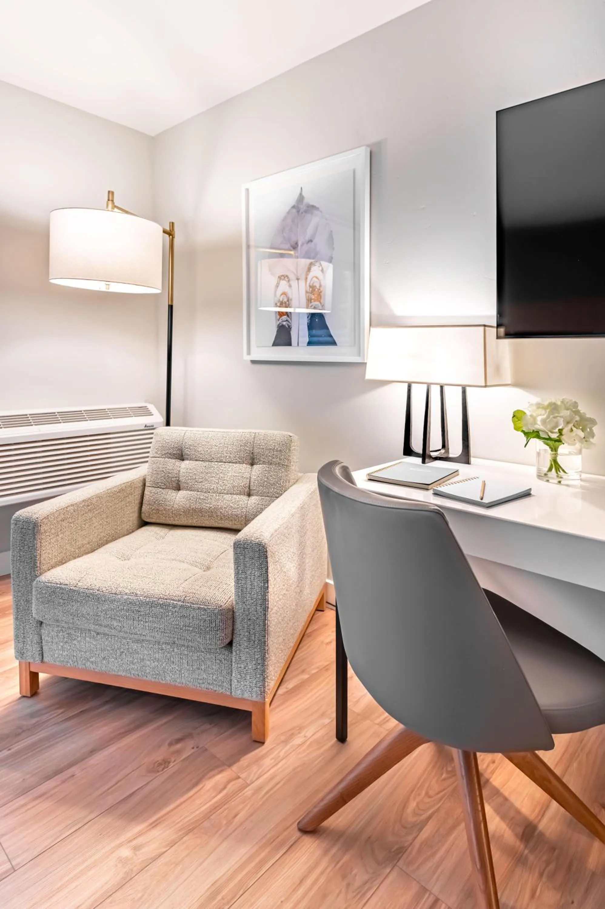 Photo of the whole room in The Incline Lodge