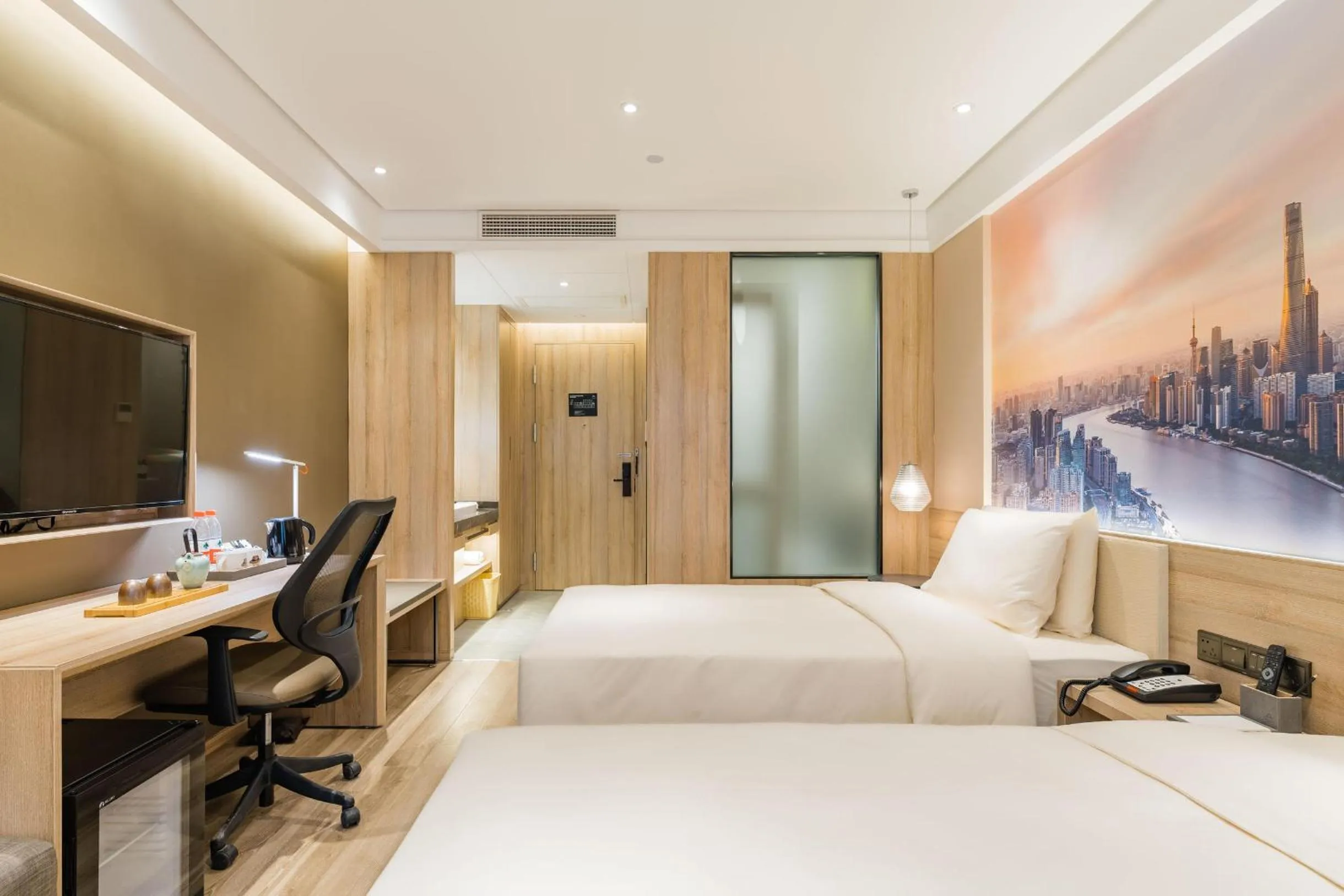 Photo of the whole room, Bed in Atour Hotel Shanghai The Old Bund Pier