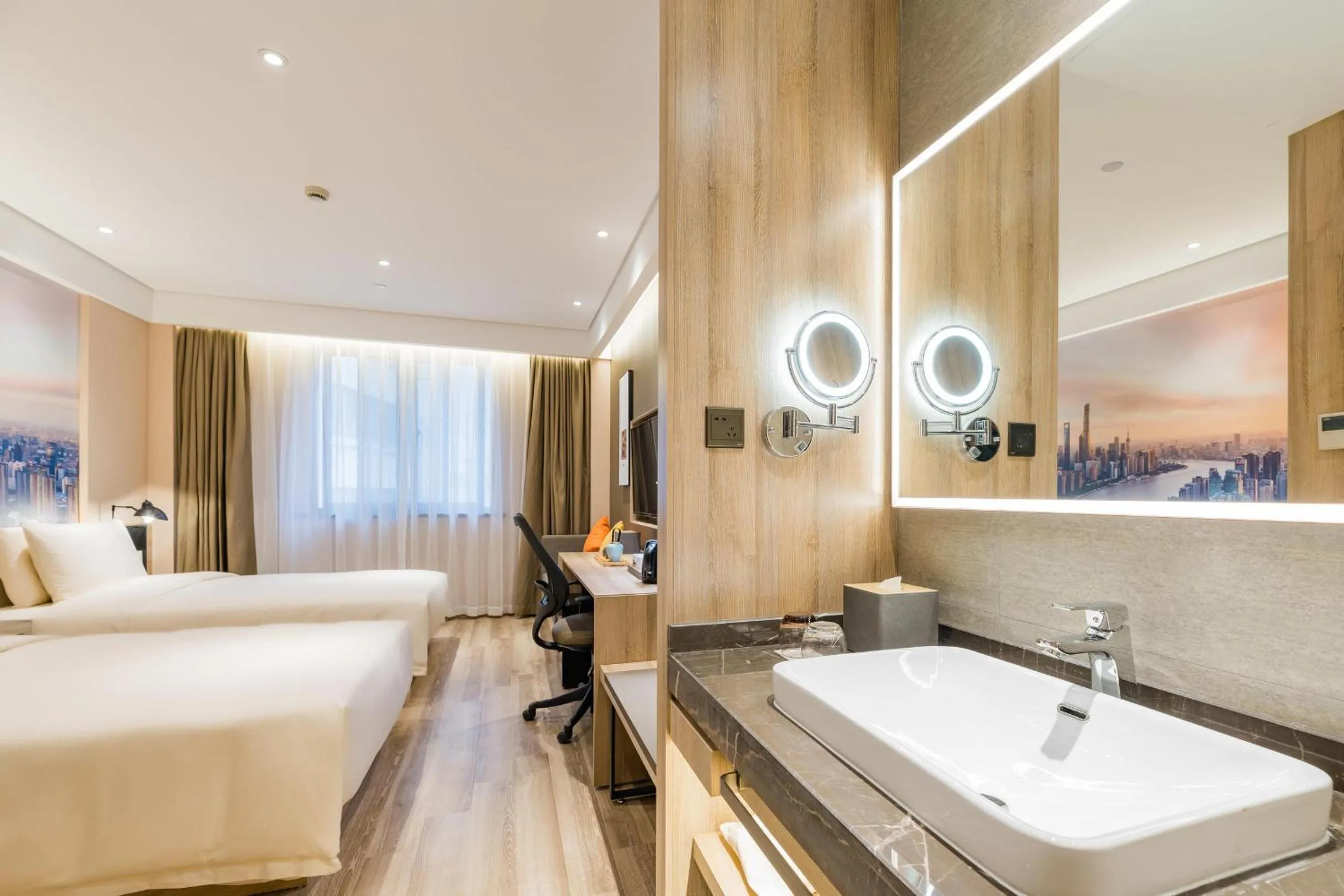 Photo of the whole room, Bed in Atour Hotel Shanghai The Old Bund Pier