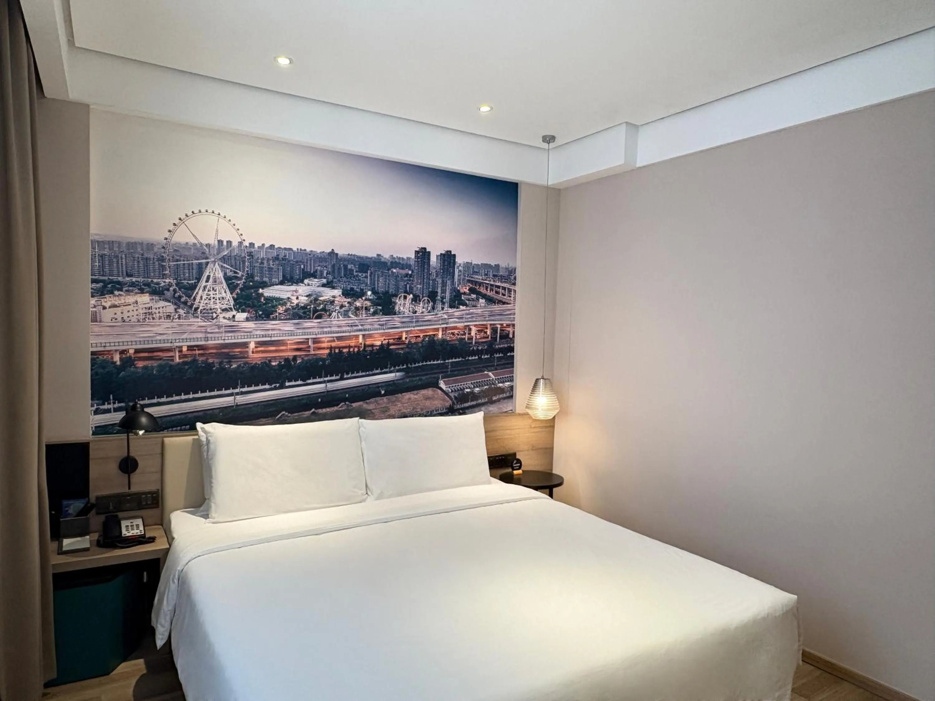 Photo of the whole room, Bed in Atour Hotel Shanghai The Old Bund Pier